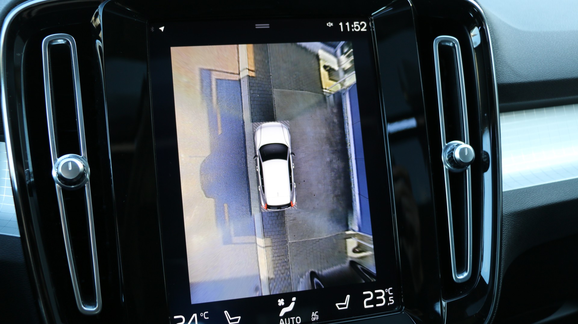 VOLVO XC40 T5 TwE R-Design Expr-image-17