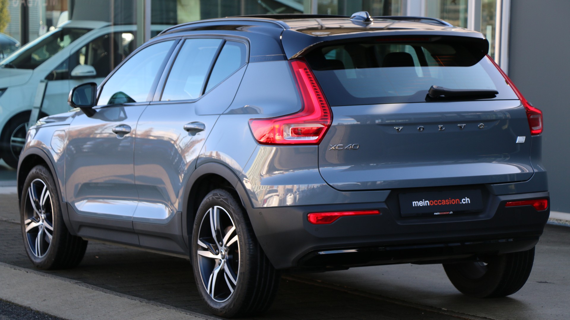 VOLVO XC40 T5 TwE R-Design Expr-image-3