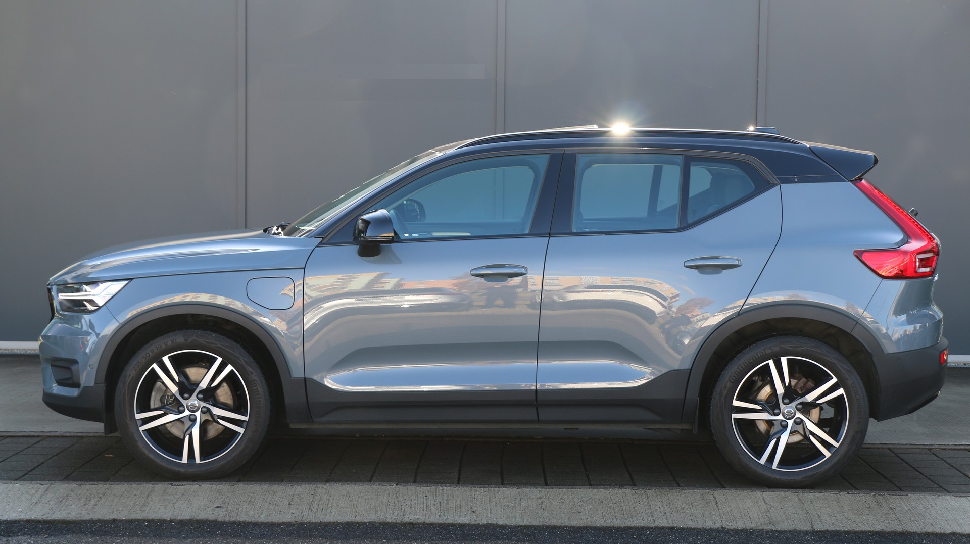 VOLVO XC40 T5 TwE R-Design Expr-image-2