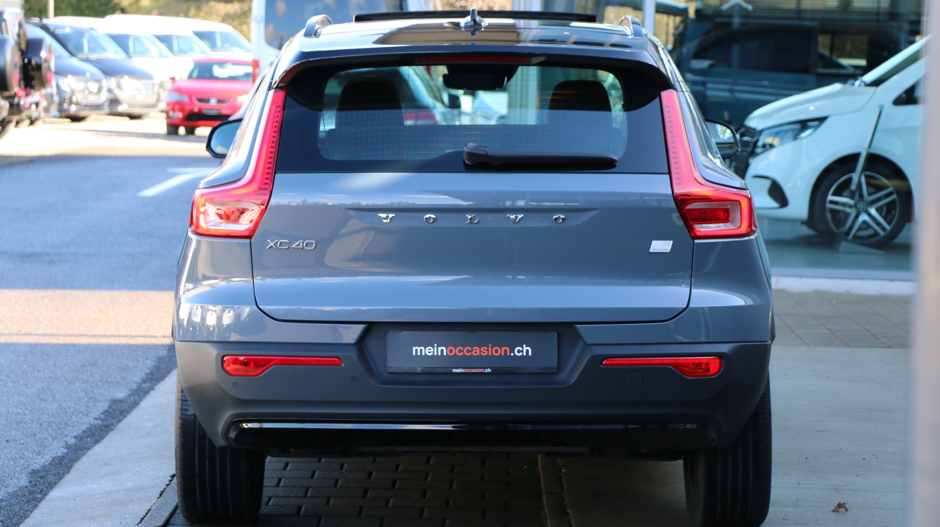 VOLVO XC40 T5 TwE R-Design Expr-image-4
