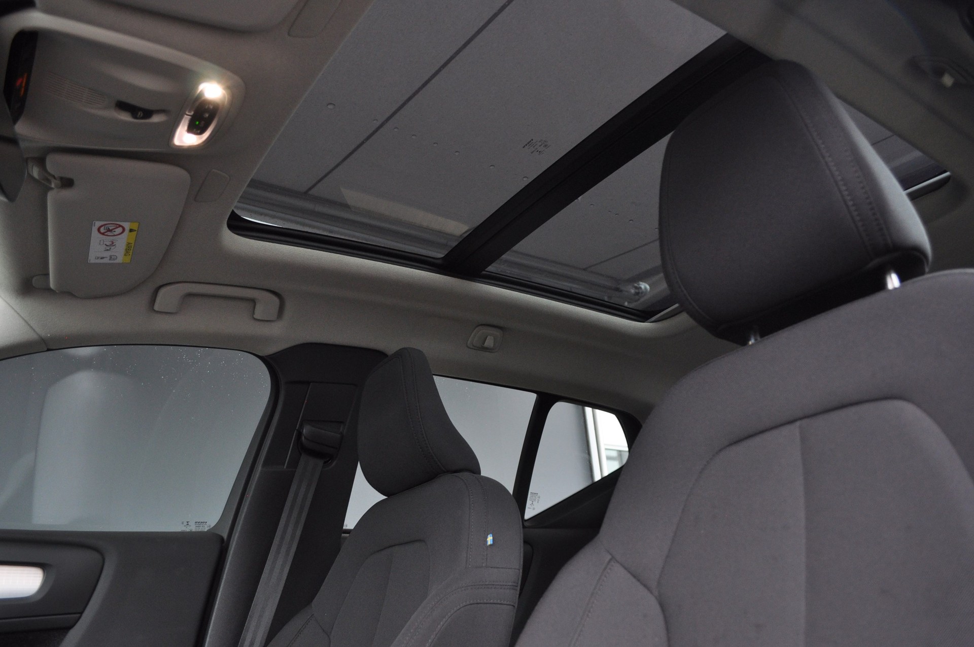 VOLVO XC40 T5 TwE R-Design Expr-image-9