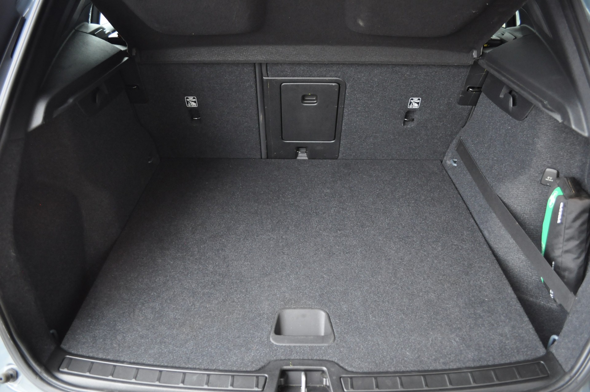 VOLVO XC40 T5 TwE R-Design Expr-image-11
