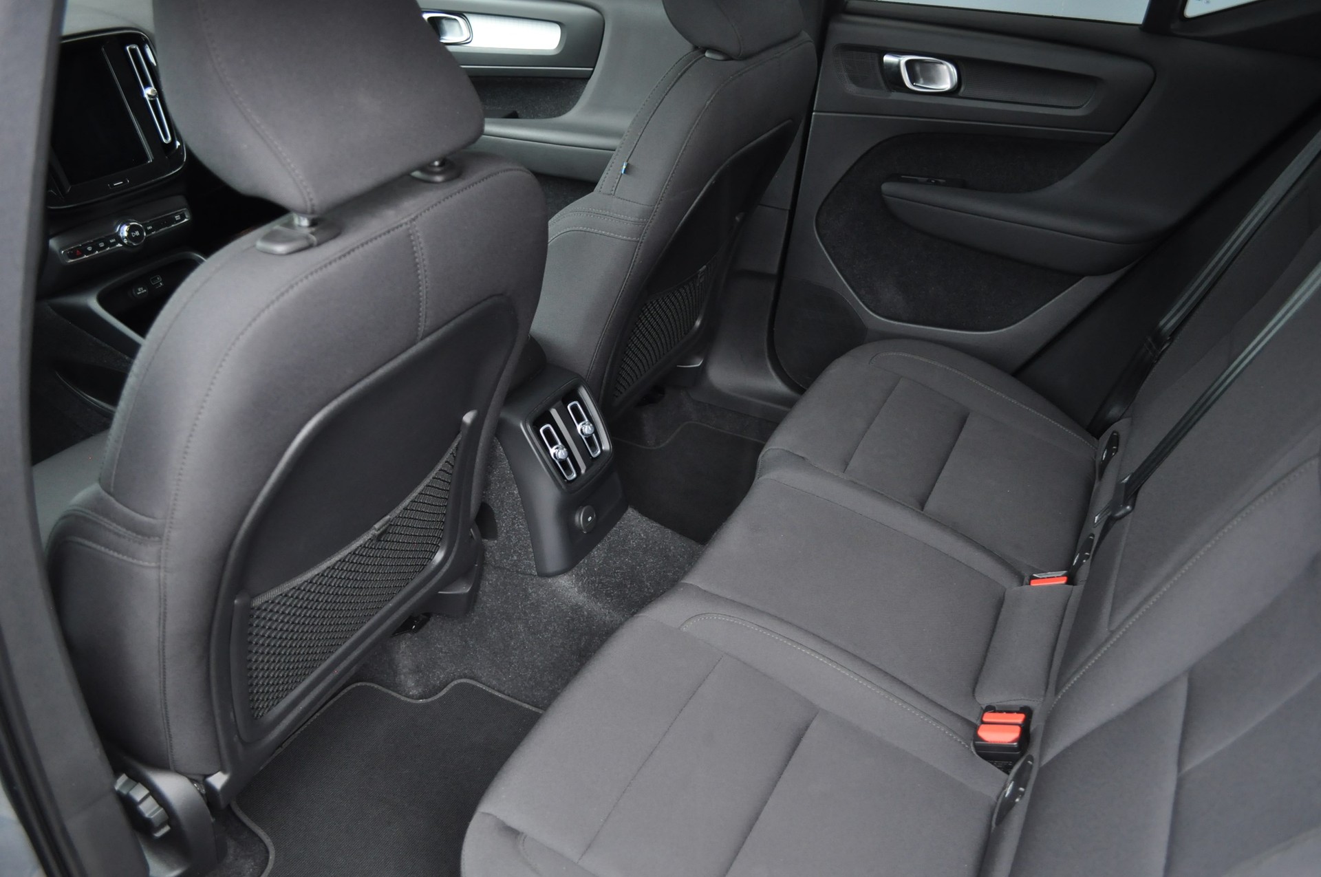 VOLVO XC40 T5 TwE R-Design Expr-image-10