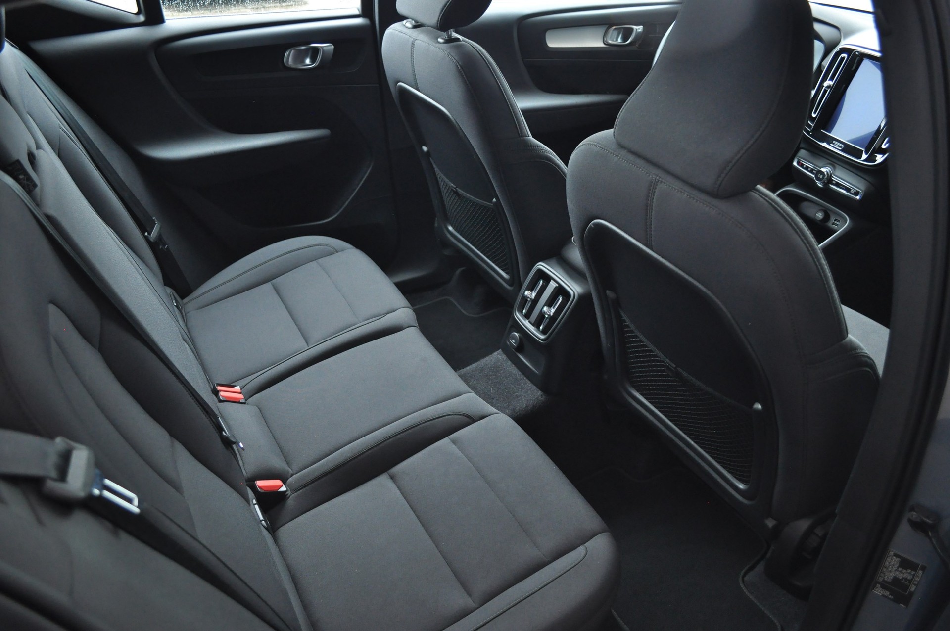 VOLVO XC40 T5 TwE R-Design Expr-image-12