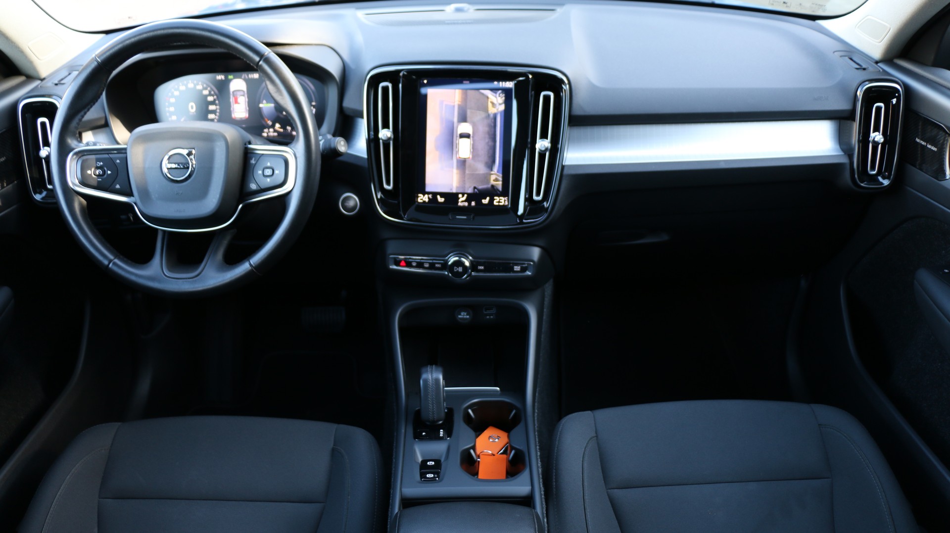 VOLVO XC40 T5 TwE R-Design Expr-image-23