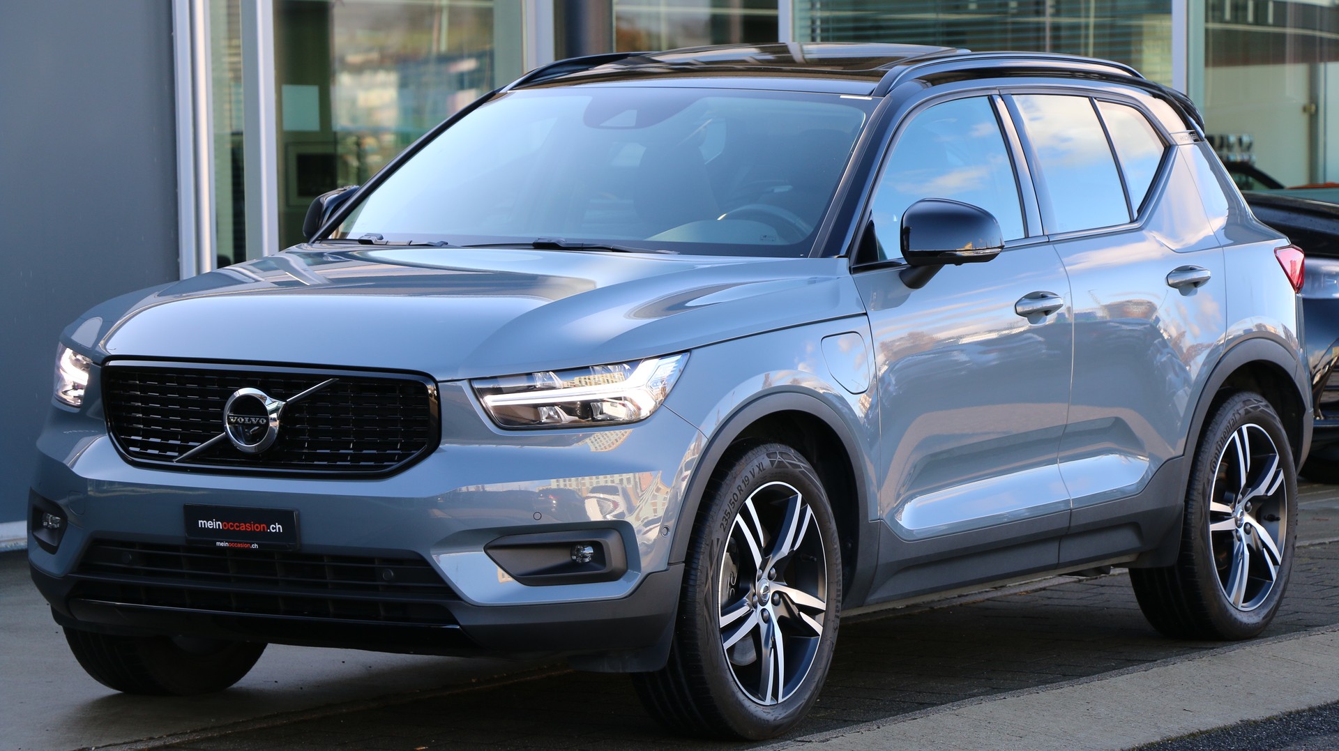VOLVO XC40 T5 TwE R-Design Expr-image-1