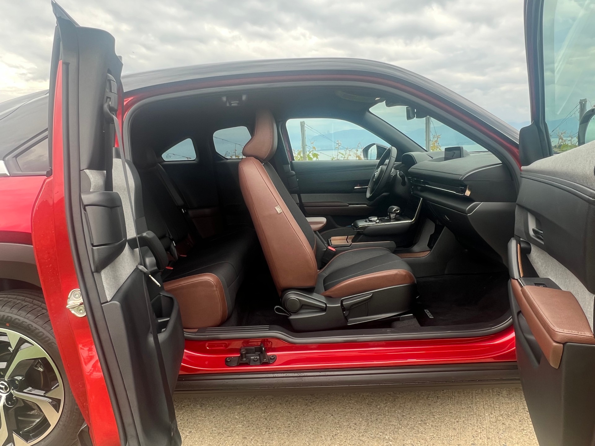 MAZDA MX-30 PHEV e-Skyactiv R-EV 170 Advantage-image-4