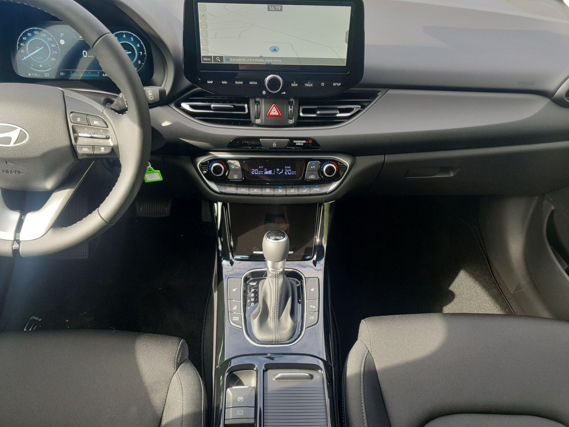 HYUNDAI i30 1.5 T-GDi Amplia Auto.-image-7