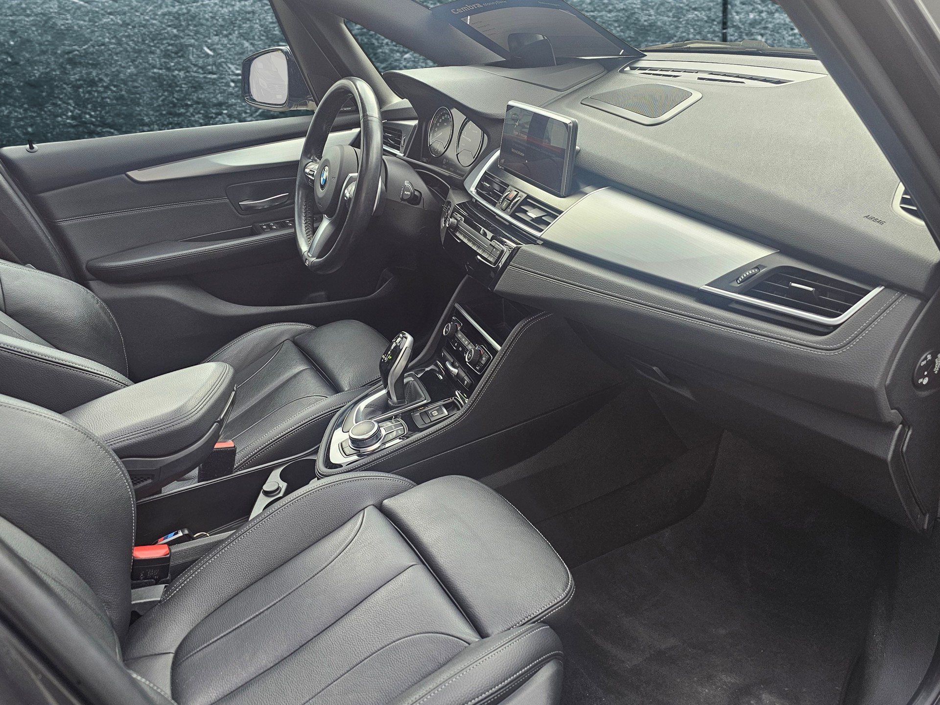 BMW 225i xDrive Active Tourer Steptronic M Sport-image-13