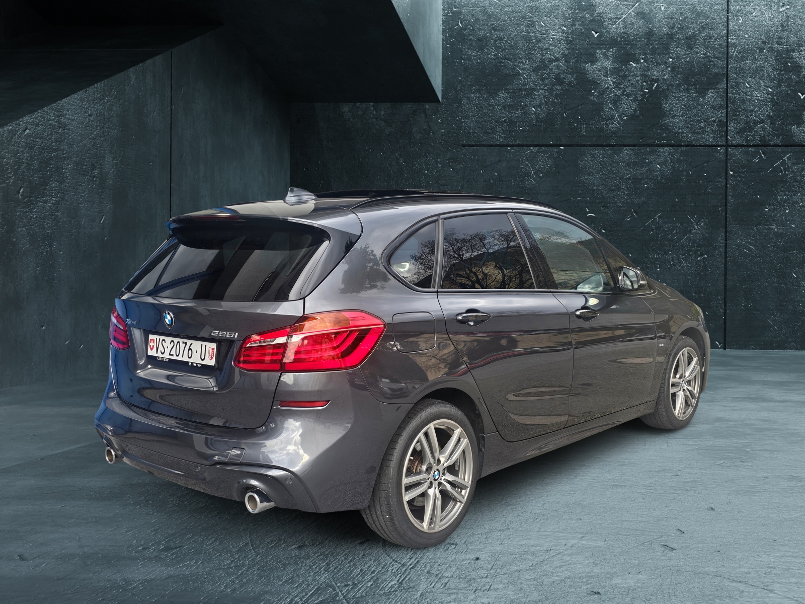 BMW 225i xDrive Active Tourer Steptronic M Sport-image-9