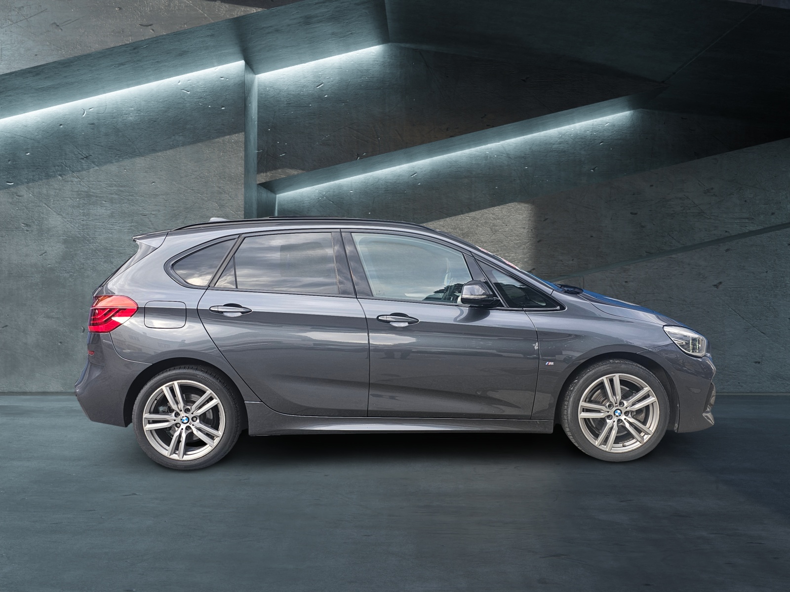BMW 225i xDrive Active Tourer Steptronic M Sport-image-8