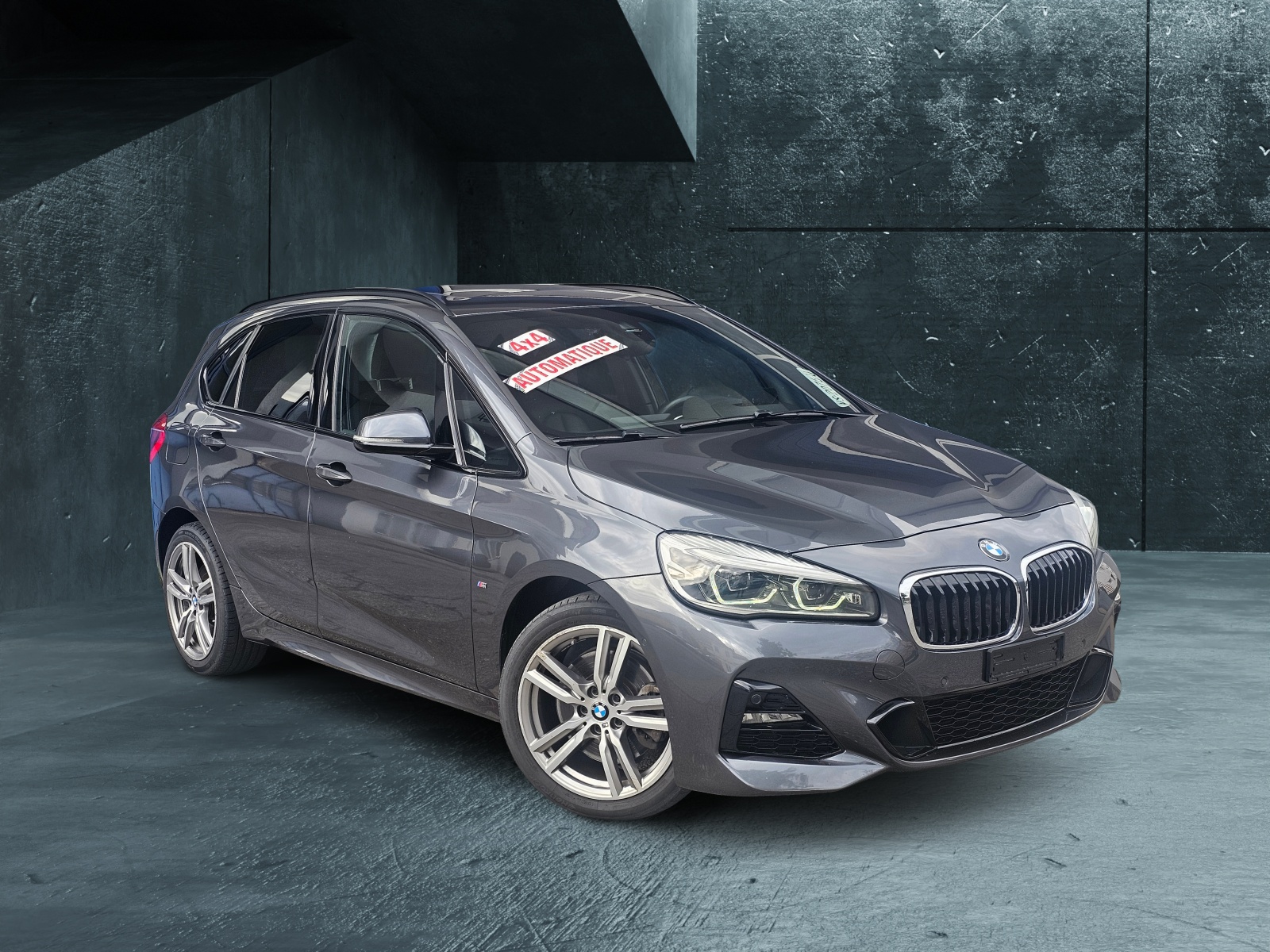 BMW 225i xDrive Active Tourer Steptronic M Sport-image-6