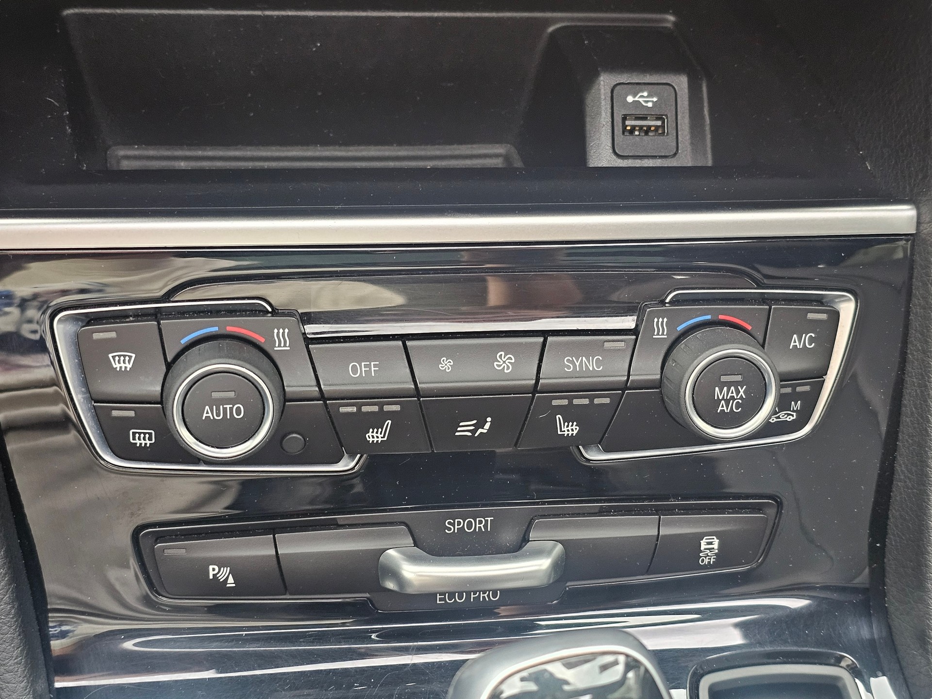BMW 225i xDrive Active Tourer Steptronic M Sport-image-18