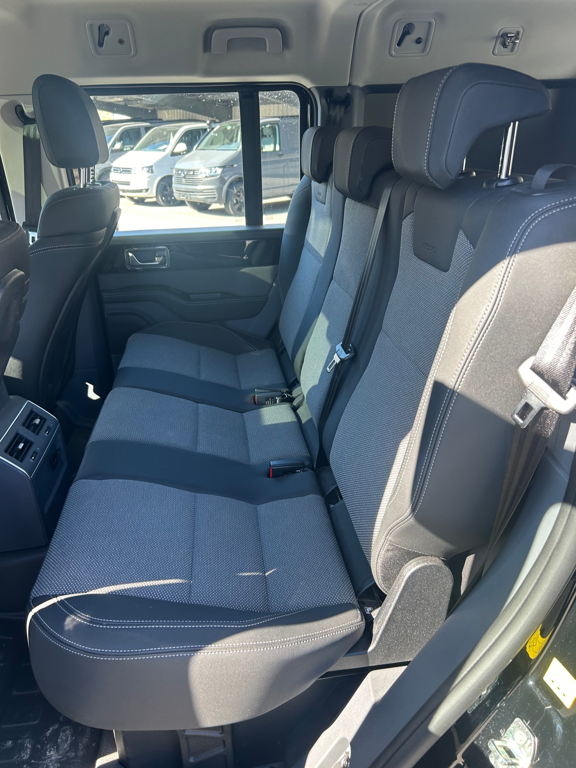 INEOS Grenadier Utility Wagon 3.0 Twin Turbo Diesel-image-12