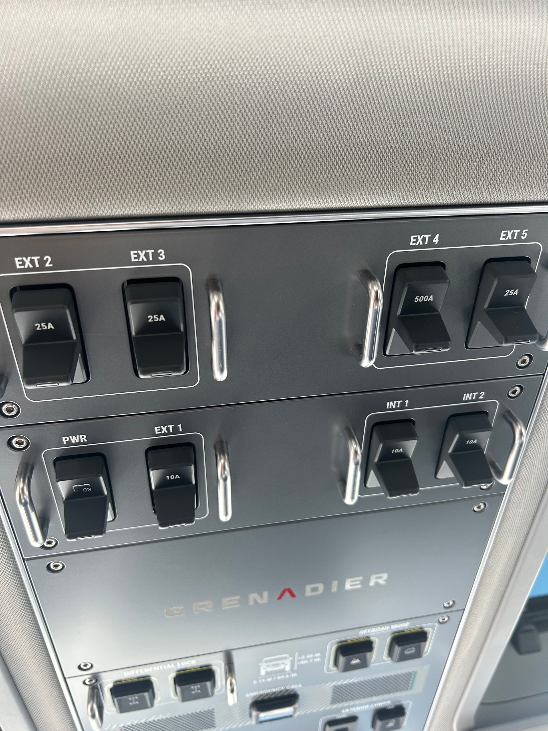 INEOS Grenadier Utility Wagon 3.0 Twin Turbo Diesel-image-6