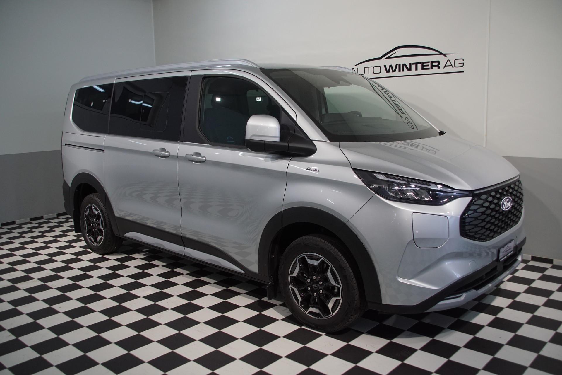 FORD Tourneo Bus 340 L1H1 65kWh Active-image-2