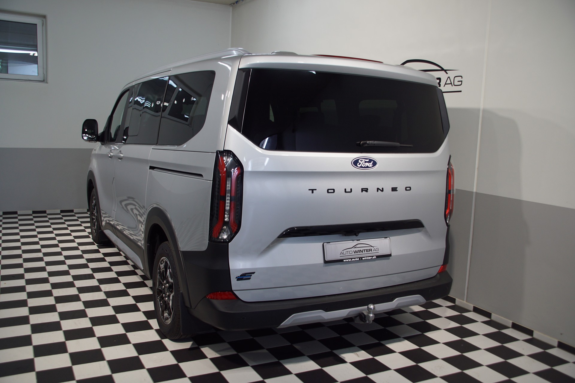 FORD Tourneo Bus 340 L1H1 65kWh Active-image-7