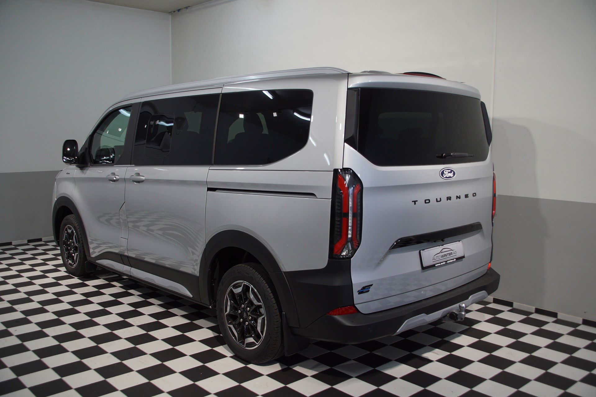 FORD Tourneo Bus 340 L1H1 65kWh Active-image-5