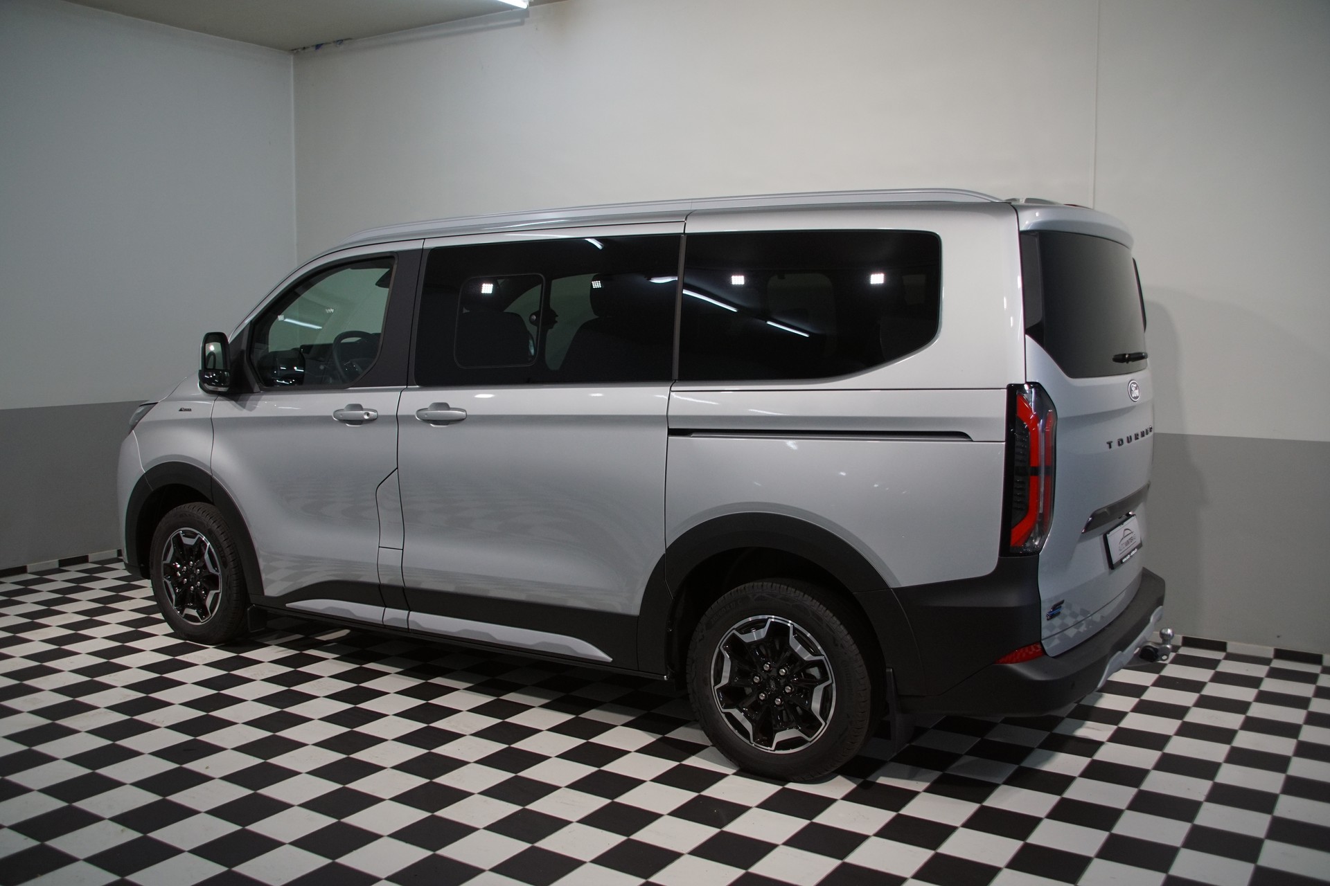 FORD Tourneo Bus 340 L1H1 65kWh Active-image-6
