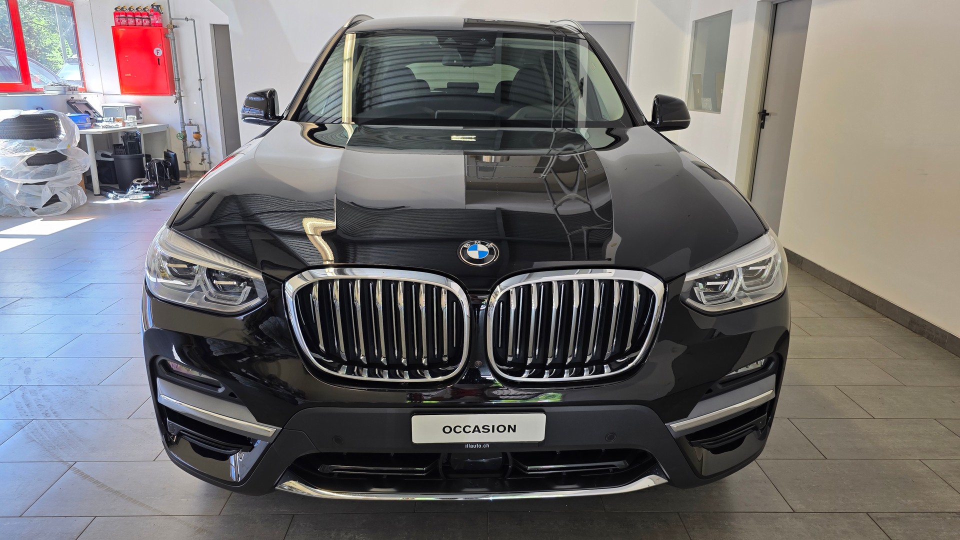 BMW X3 xDrive 30i Luxury Line Steptronic-showroom-element-1