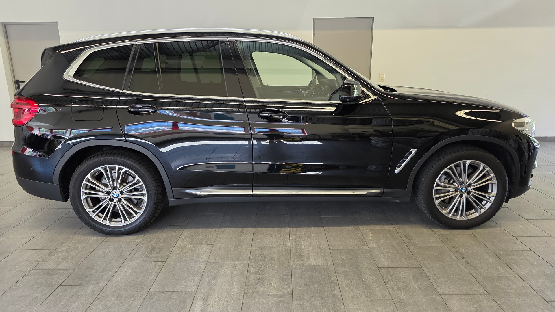BMW X3 xDrive 30i Luxury Line Steptronic-showroom-element-2