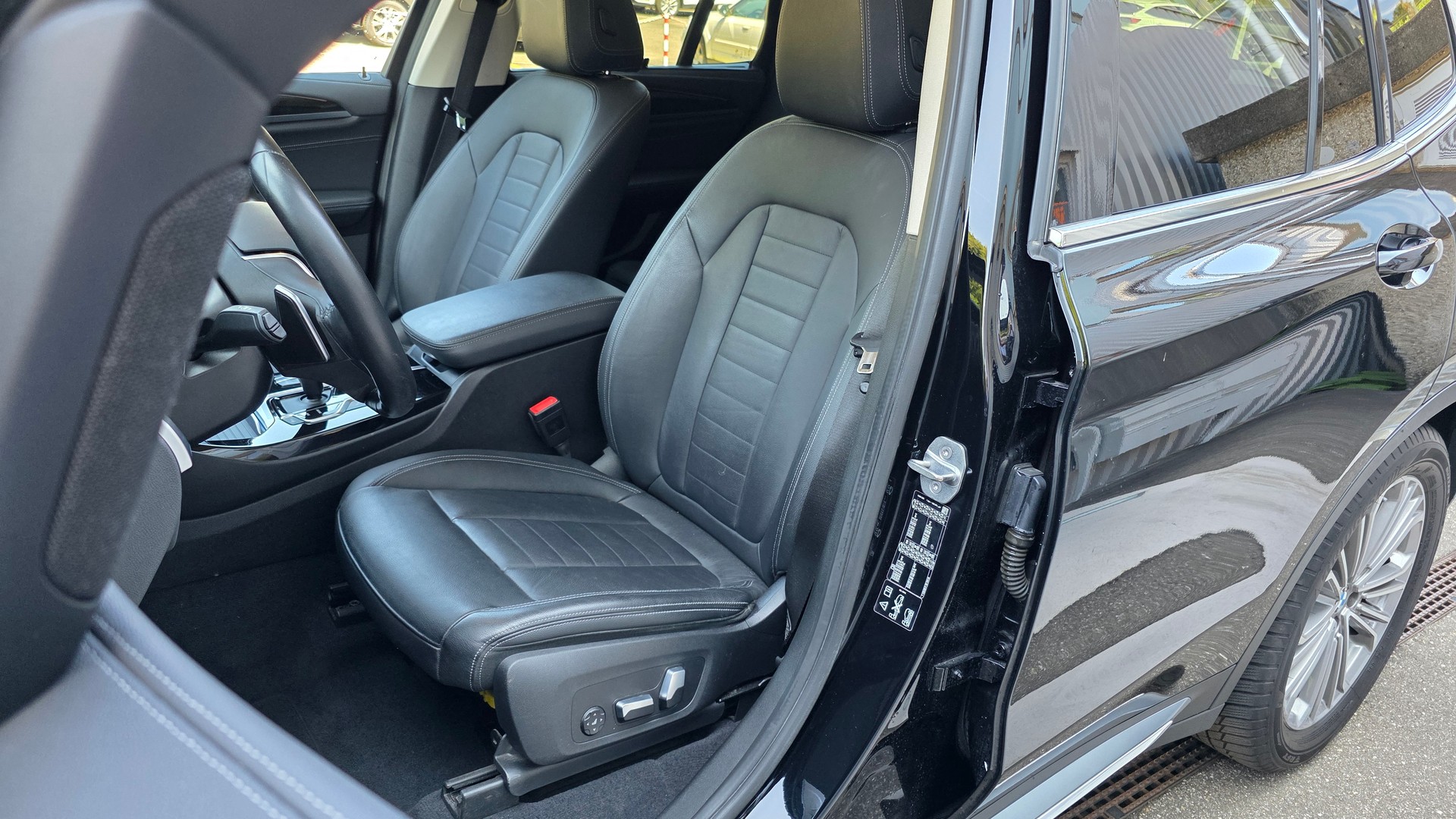 BMW X3 xDrive 30i Luxury Line Steptronic-image-11