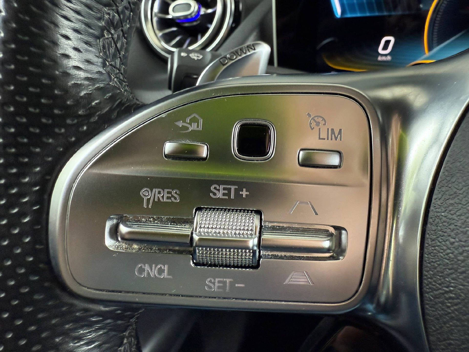 MERCEDES-BENZ GLA 35 AMG 4matic-image-10