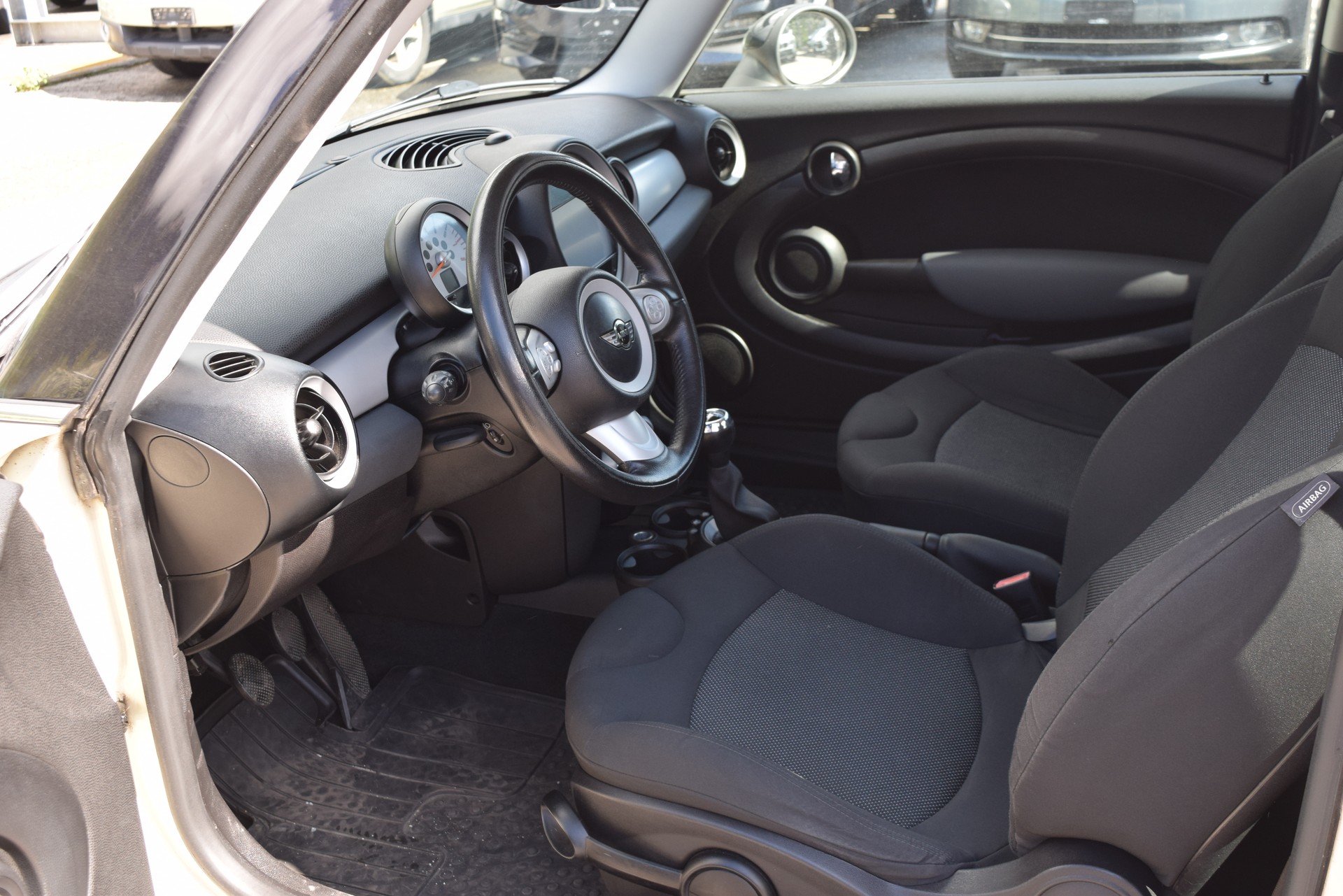 MINI Cooper-image-15