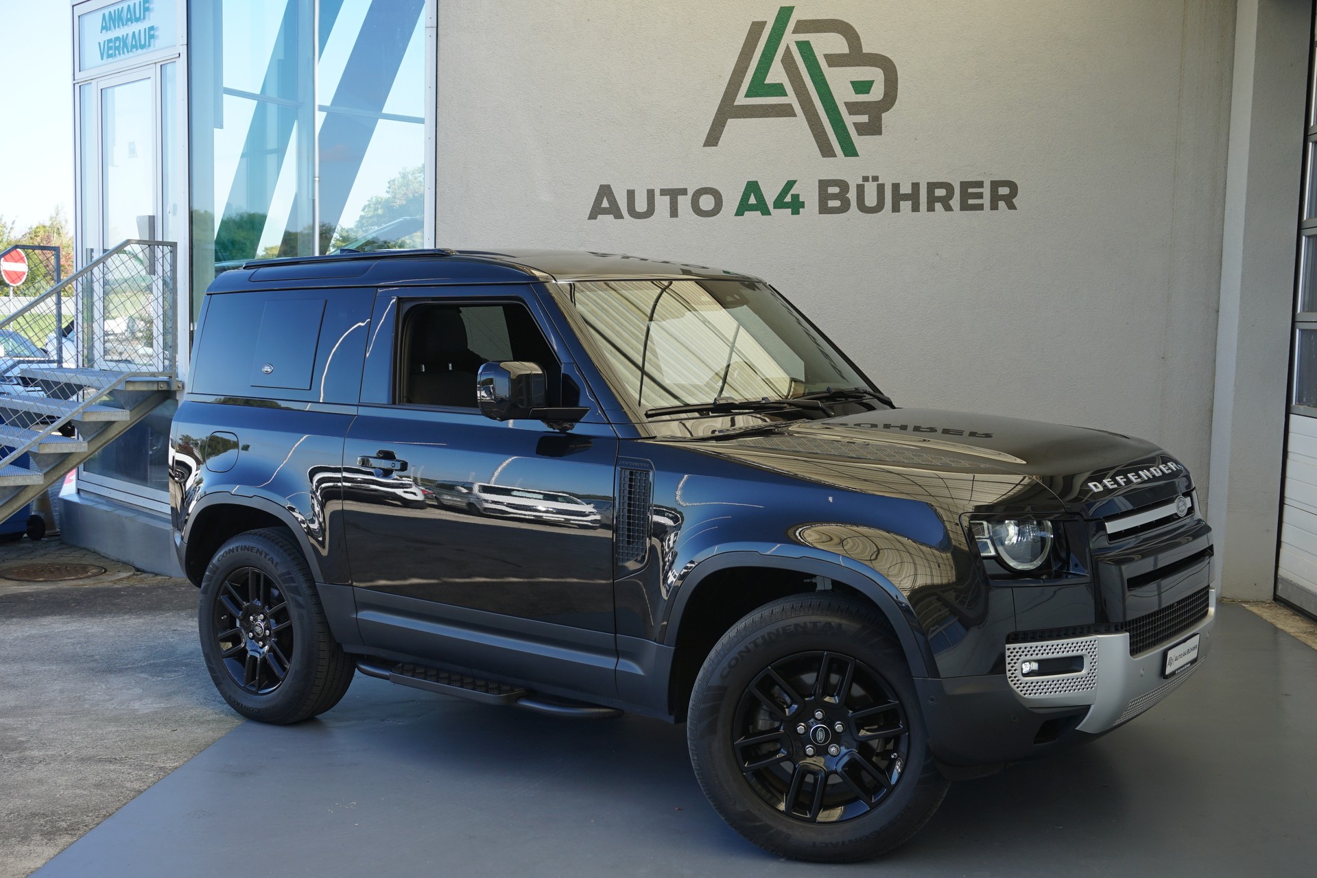LAND ROVER Defender 90 3.0D I6 250SE 4x4-image-1