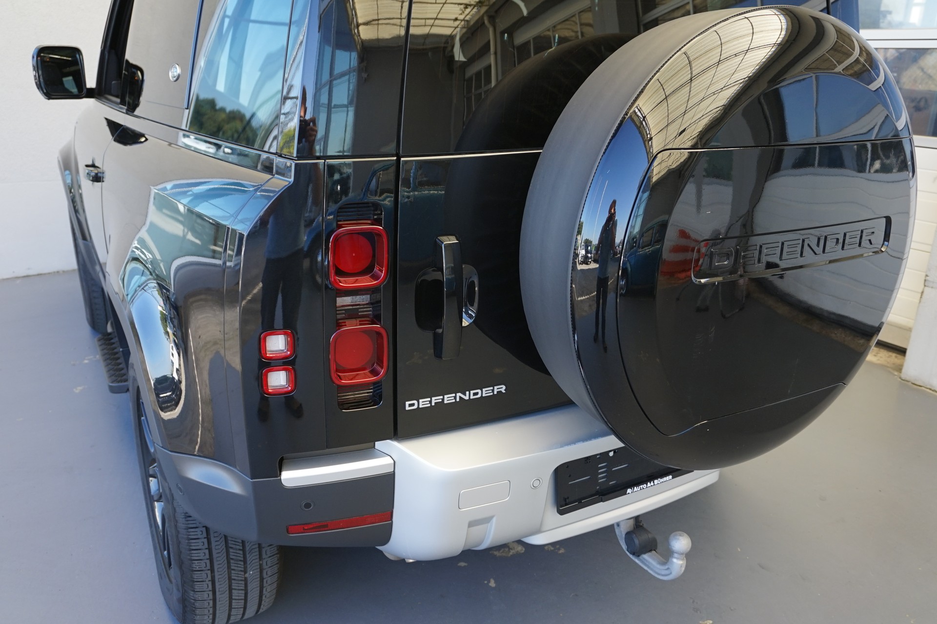 LAND ROVER Defender 90 3.0D I6 250SE 4x4-image-6