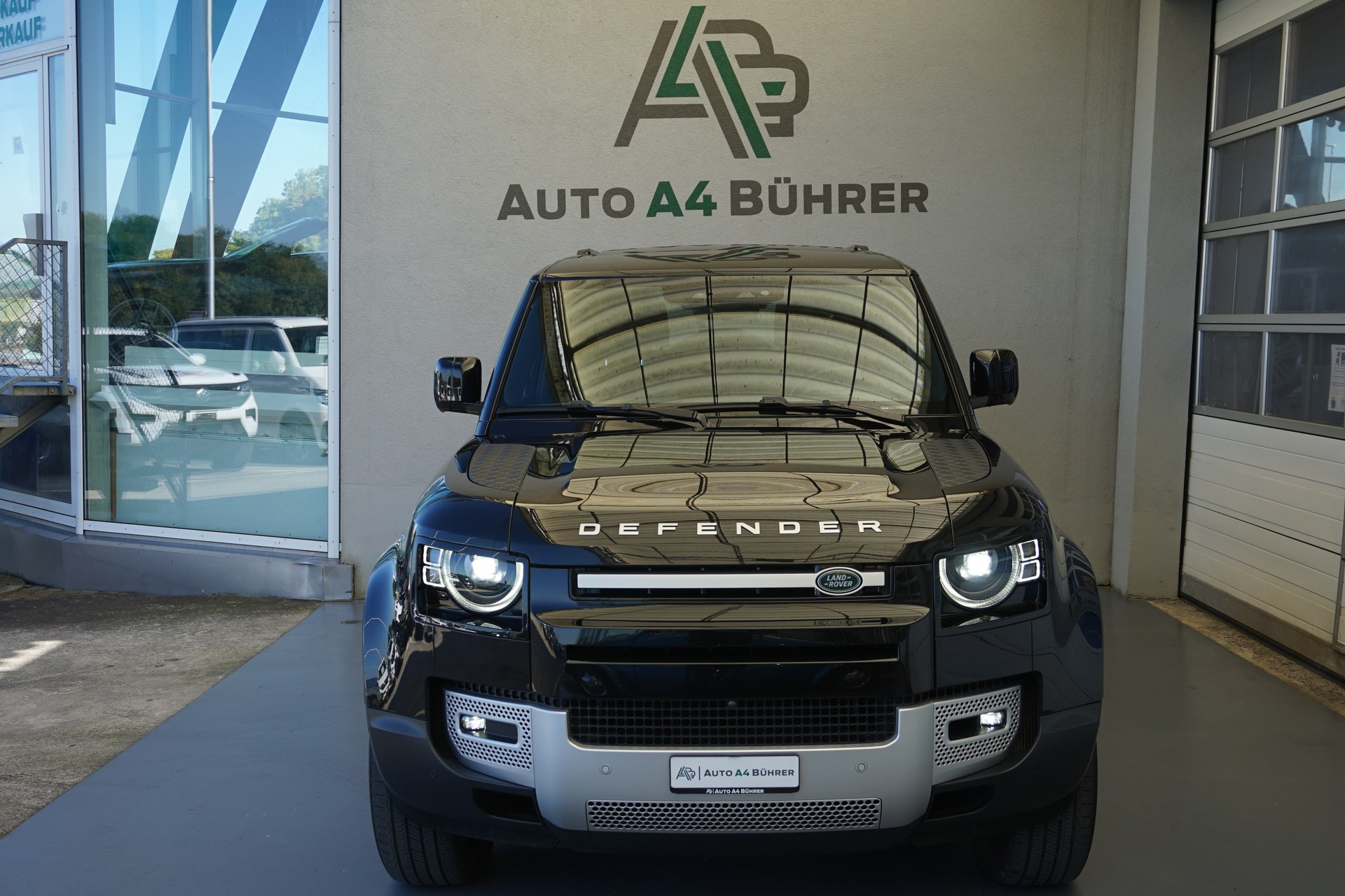 LAND ROVER Defender 90 3.0D I6 250SE 4x4-image-9