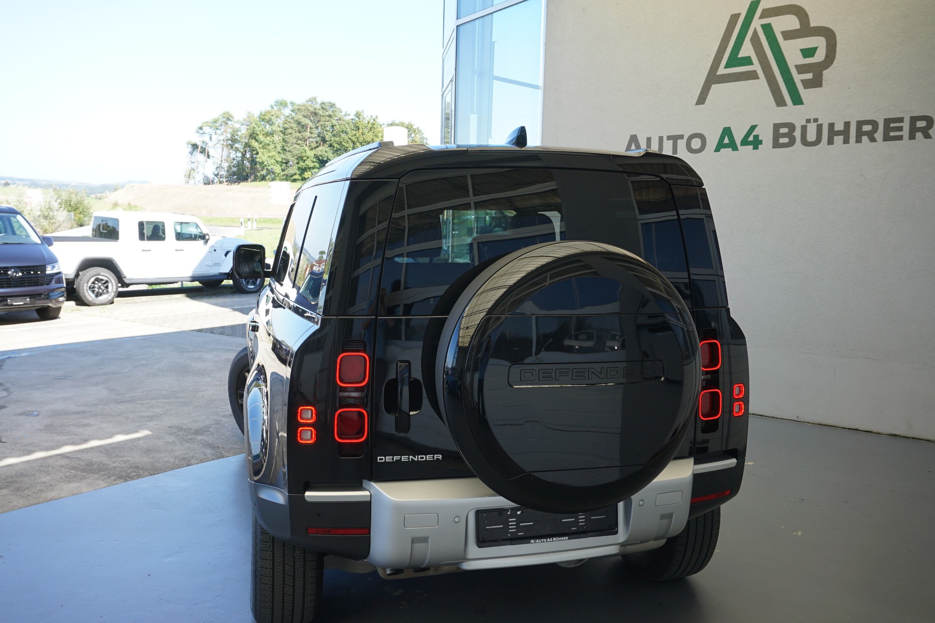 LAND ROVER Defender 90 3.0D I6 250SE 4x4-image-7