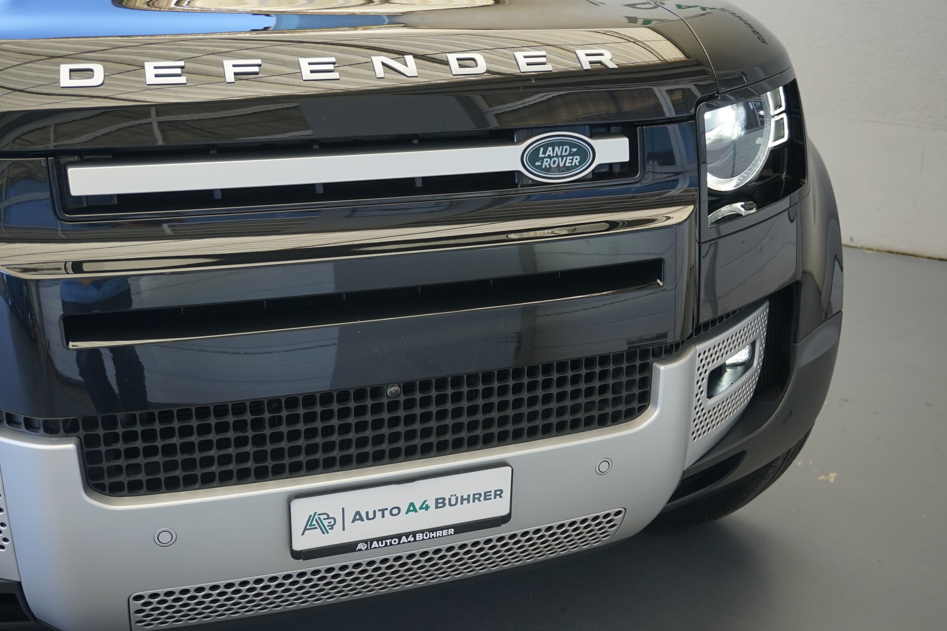 LAND ROVER Defender 90 3.0D I6 250SE 4x4-image-10