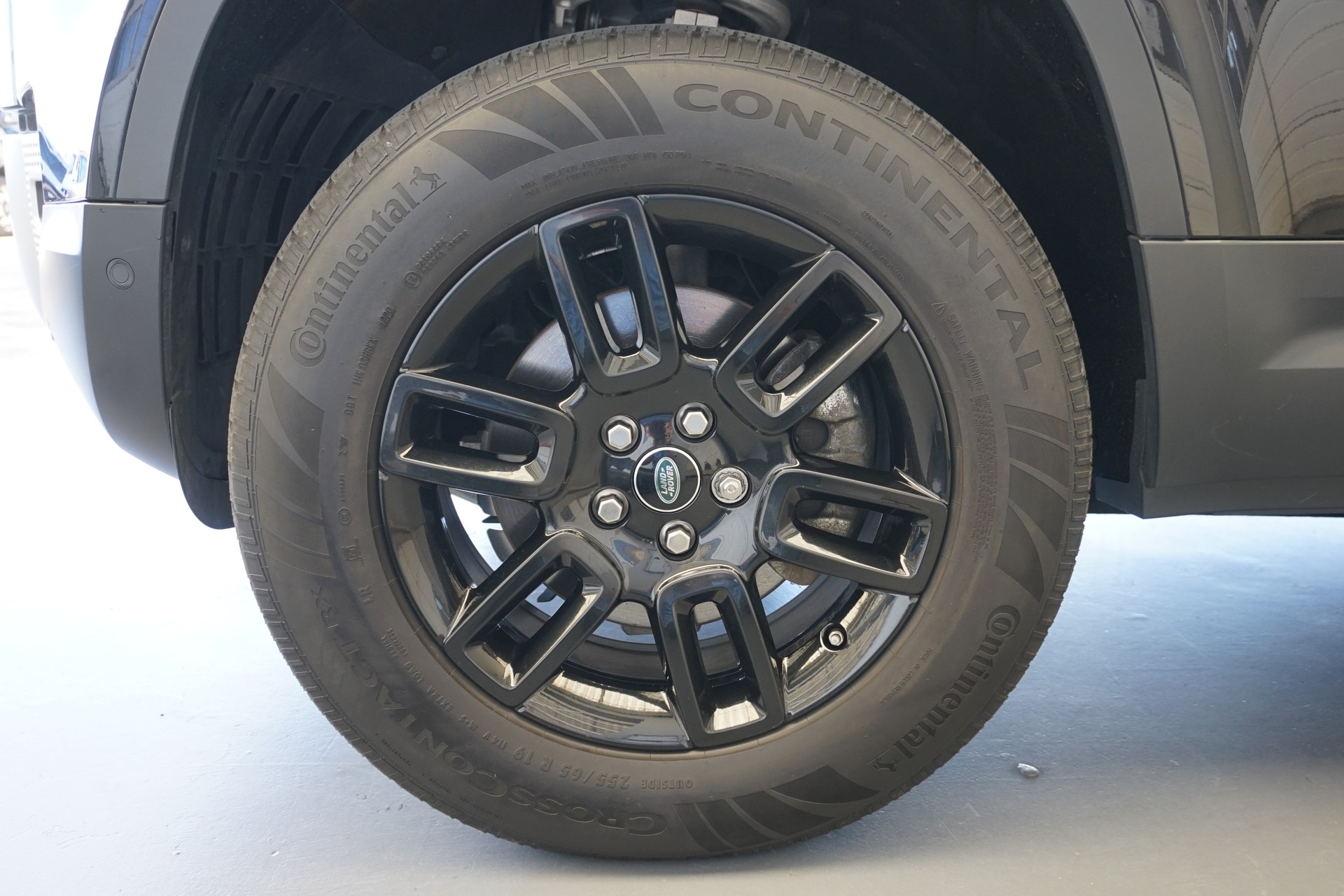 LAND ROVER Defender 90 3.0D I6 250SE 4x4-image-12