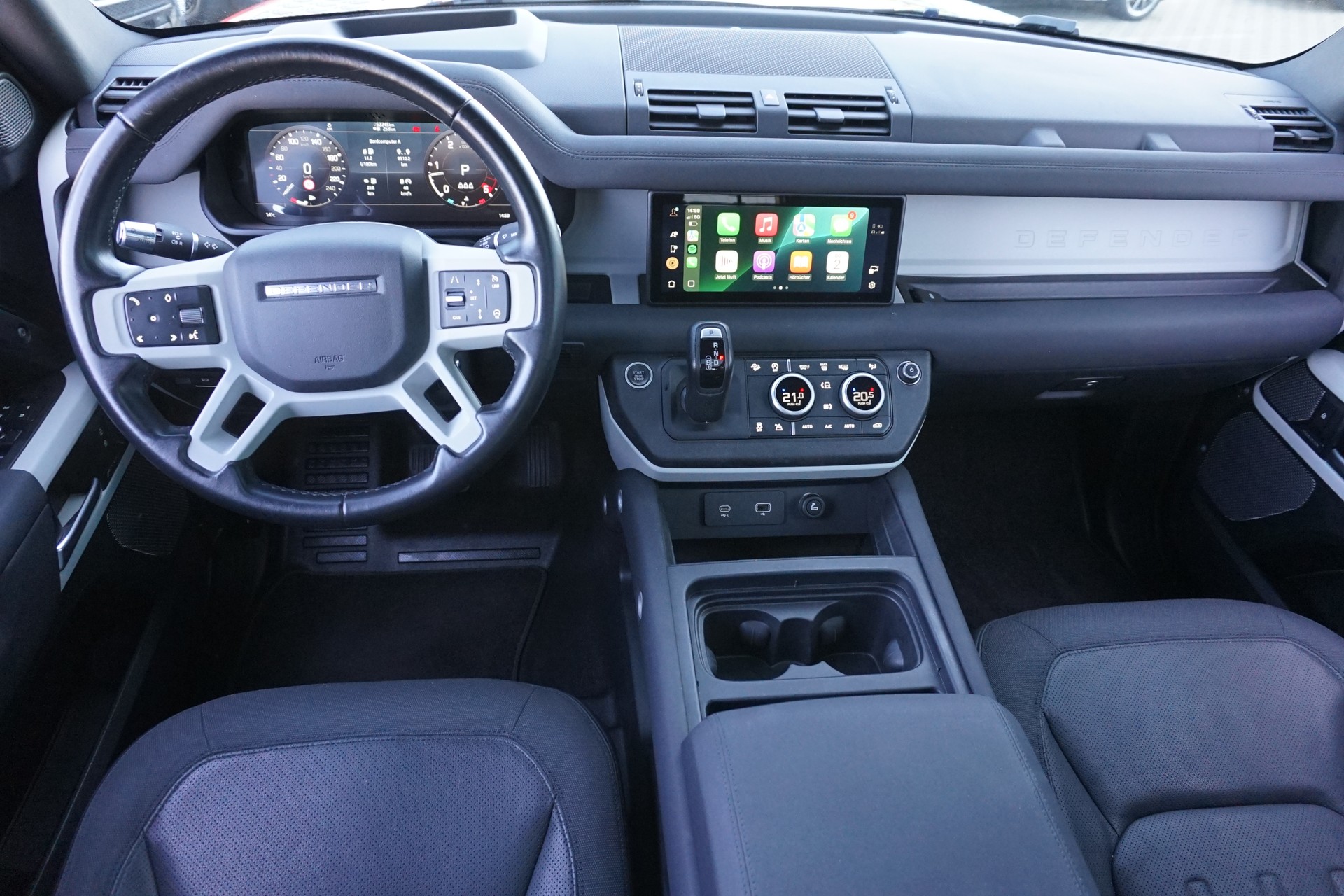 LAND ROVER Defender 90 3.0D I6 250SE 4x4-image-14