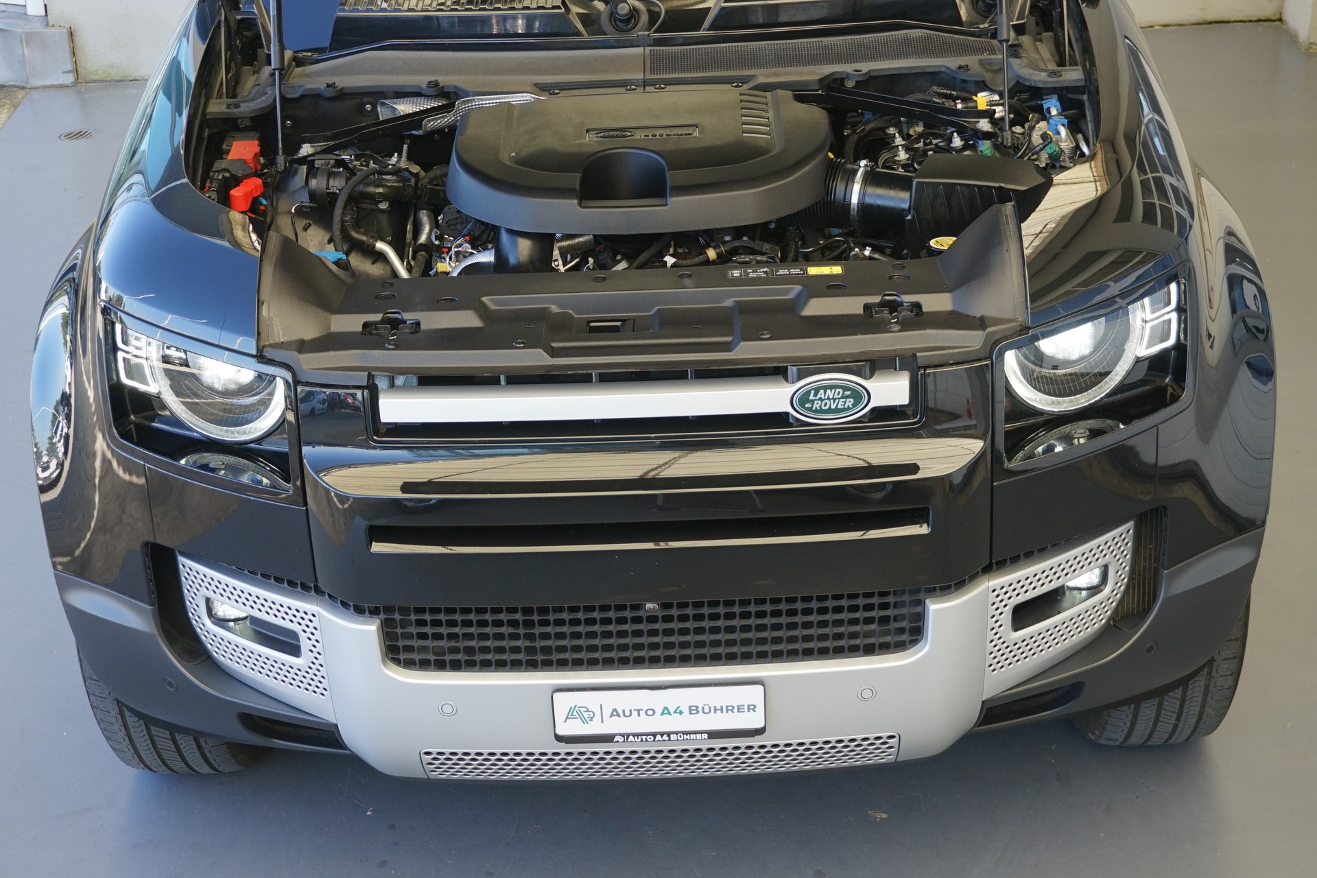 LAND ROVER Defender 90 3.0D I6 250SE 4x4-image-13