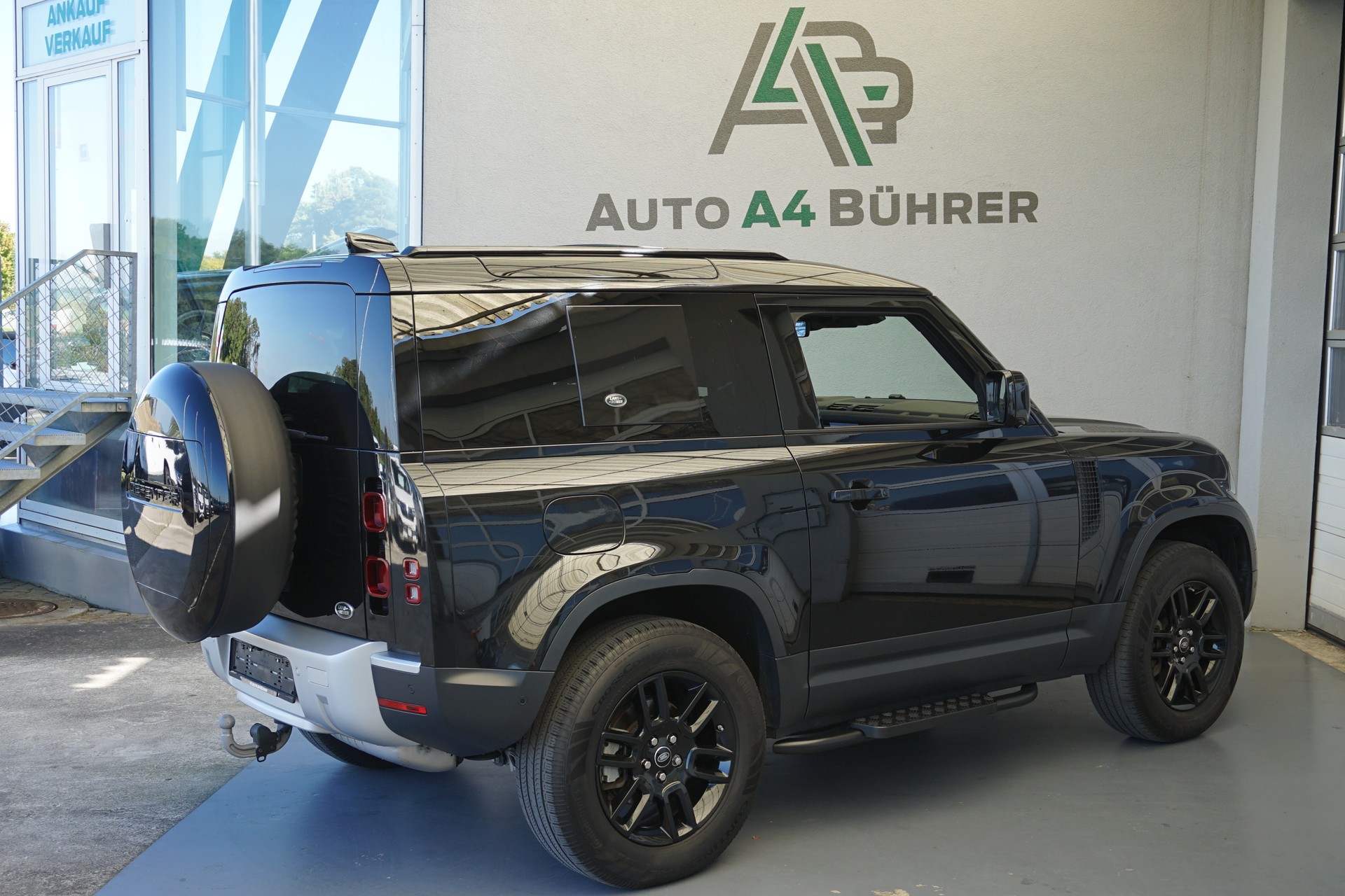 LAND ROVER Defender 90 3.0D I6 250SE 4x4-image-8