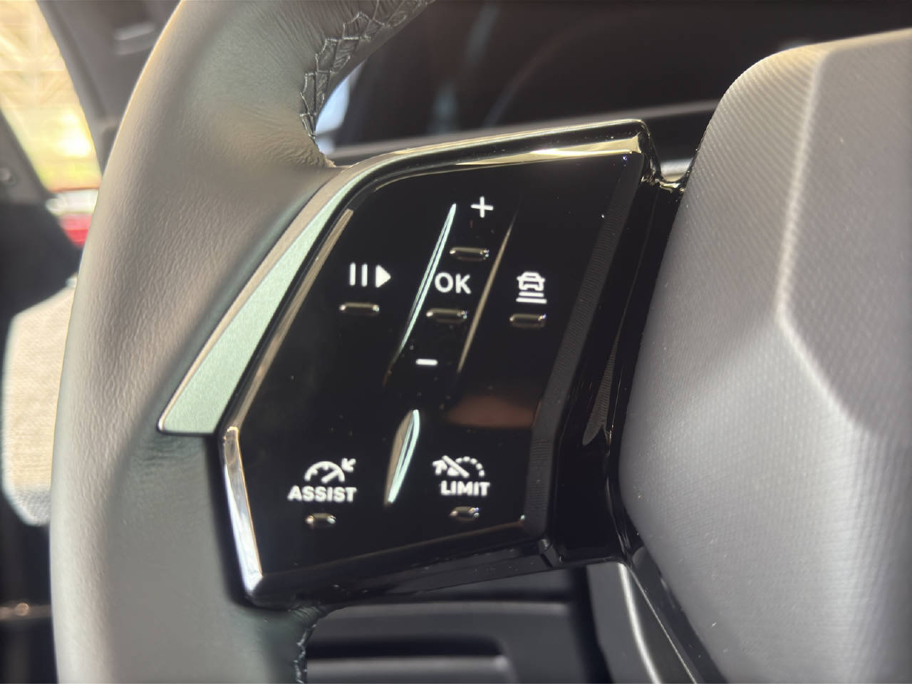 PEUGEOT 3008 1.2 Hybrid 145 PS ALLURE PREMIUM AUTOMAT-image-7