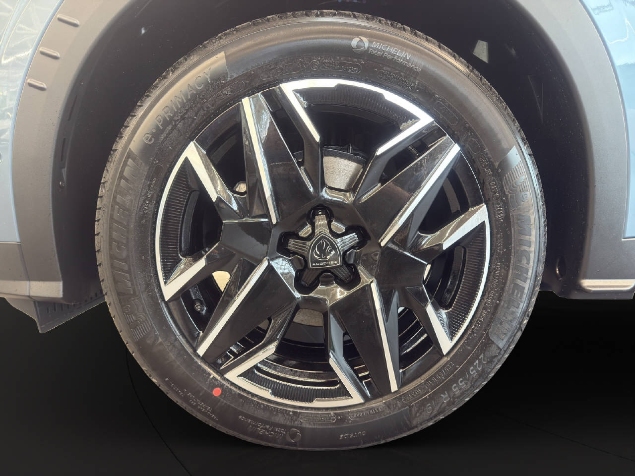 PEUGEOT 3008 1.2 Hybrid 145 PS ALLURE PREMIUM AUTOMAT-image-3