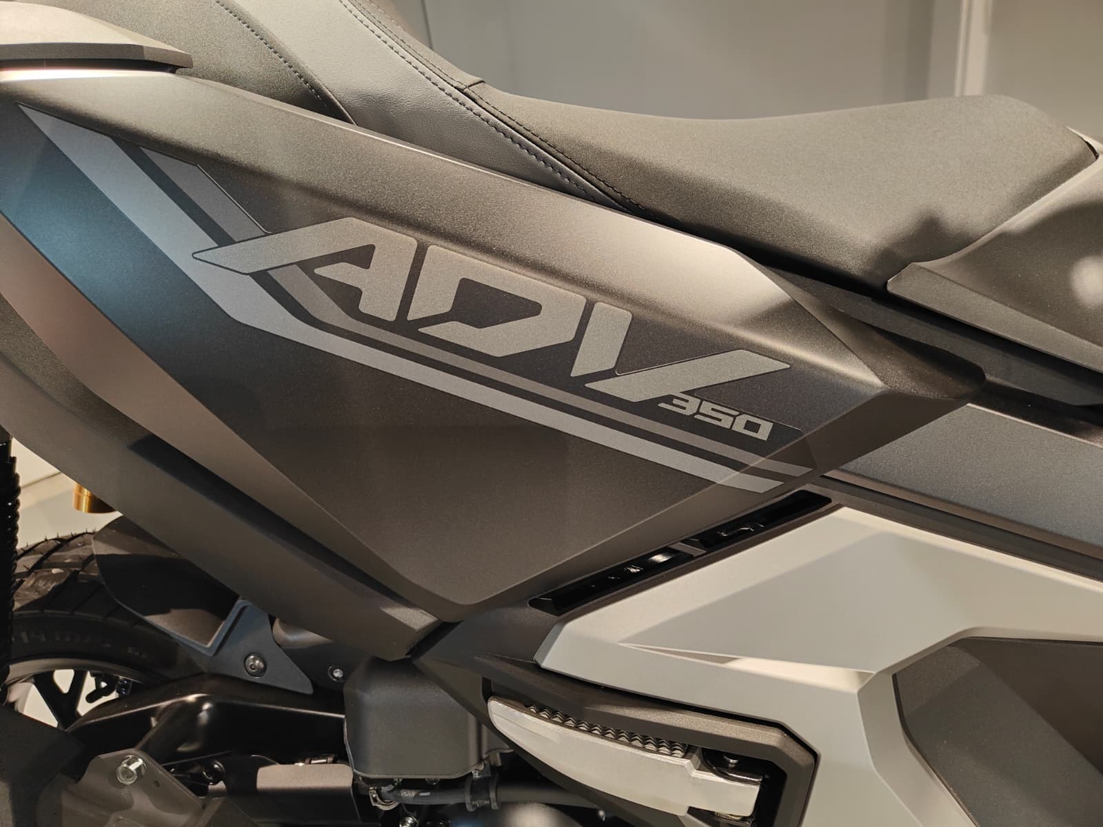 HONDA ADV 350-showroom-element-1