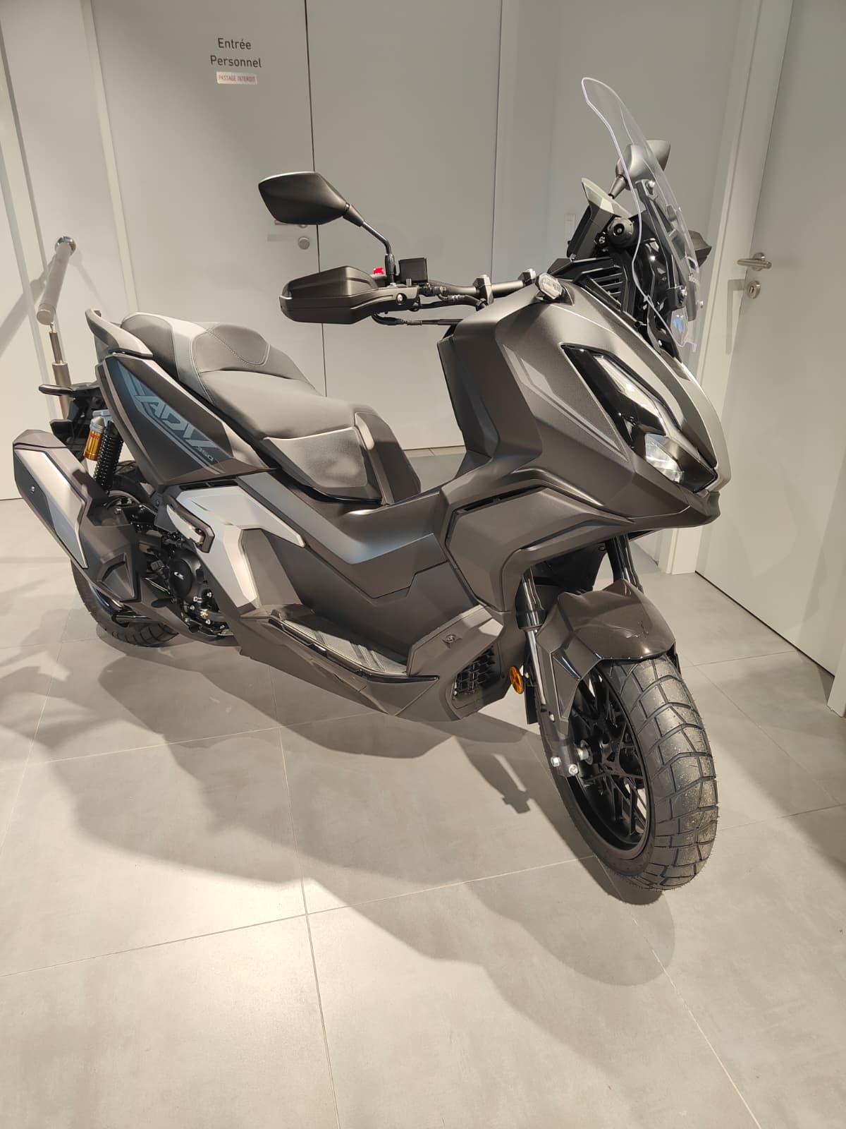 HONDA ADV 350-showroom-element-2