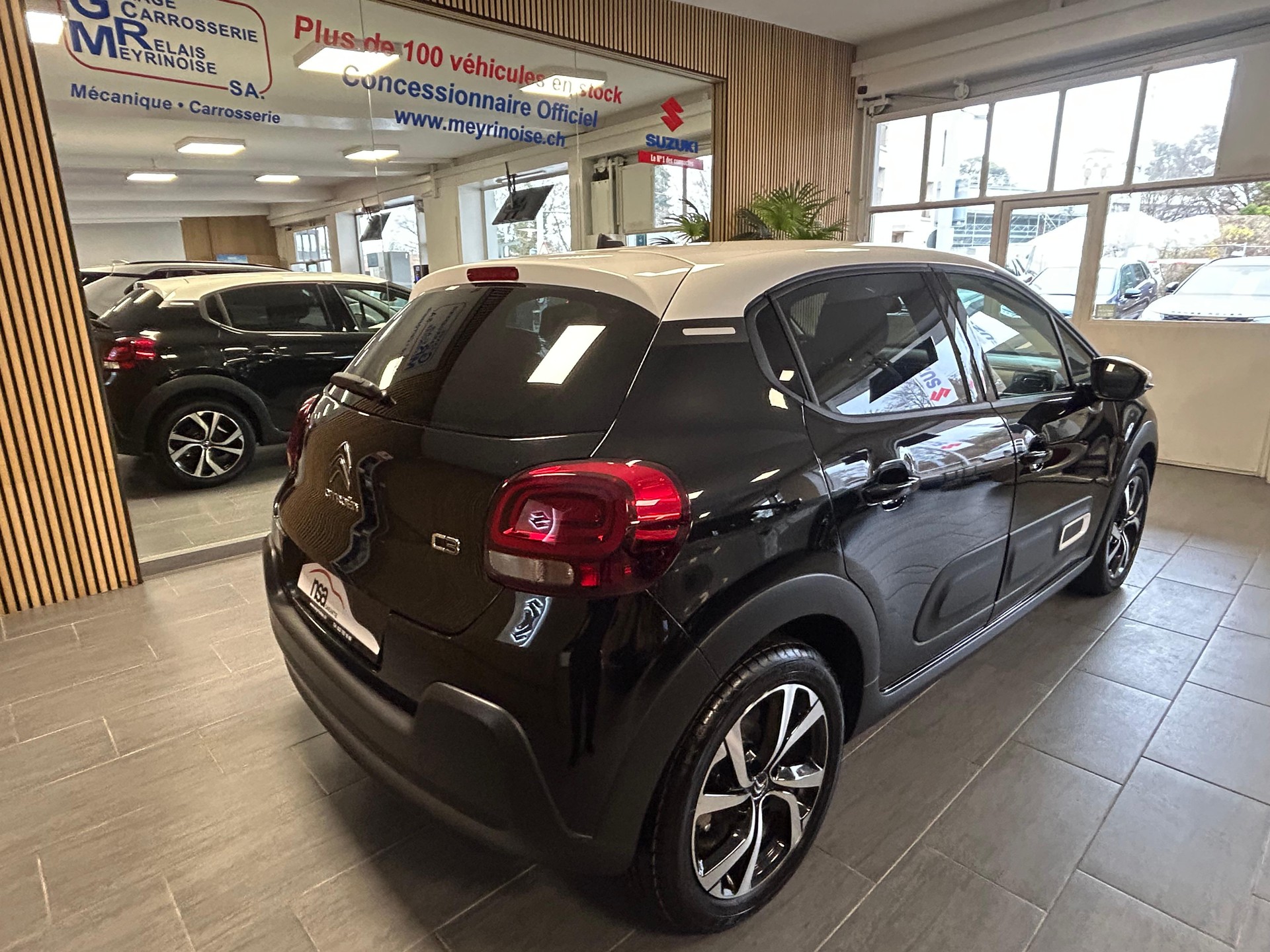 CITROEN C3 1.2 PureTech Shine-image-7