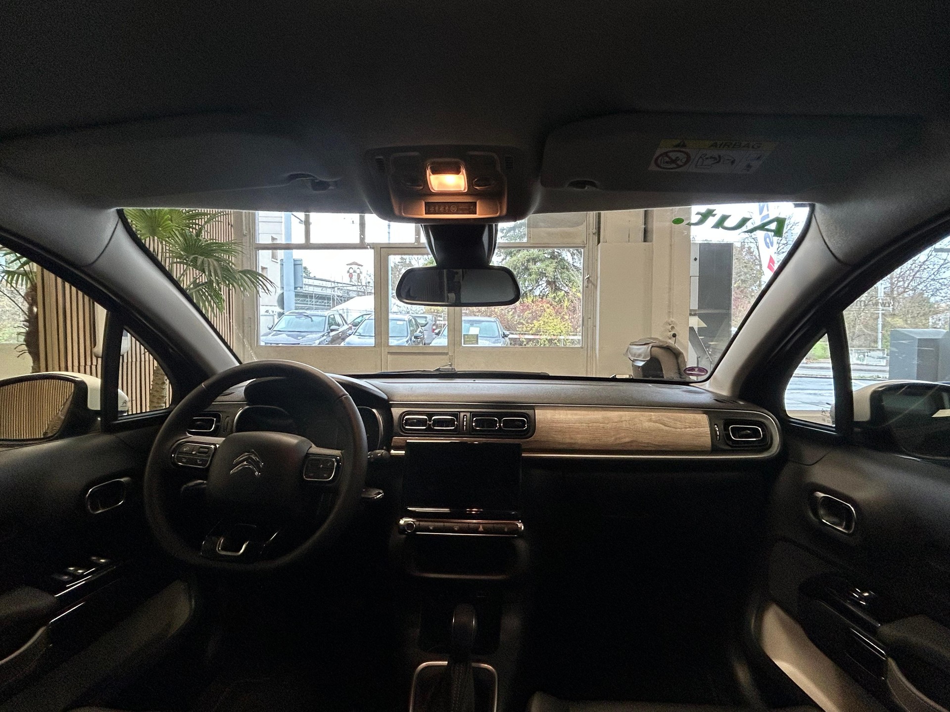 CITROEN C3 1.2 PureTech Shine-image-8