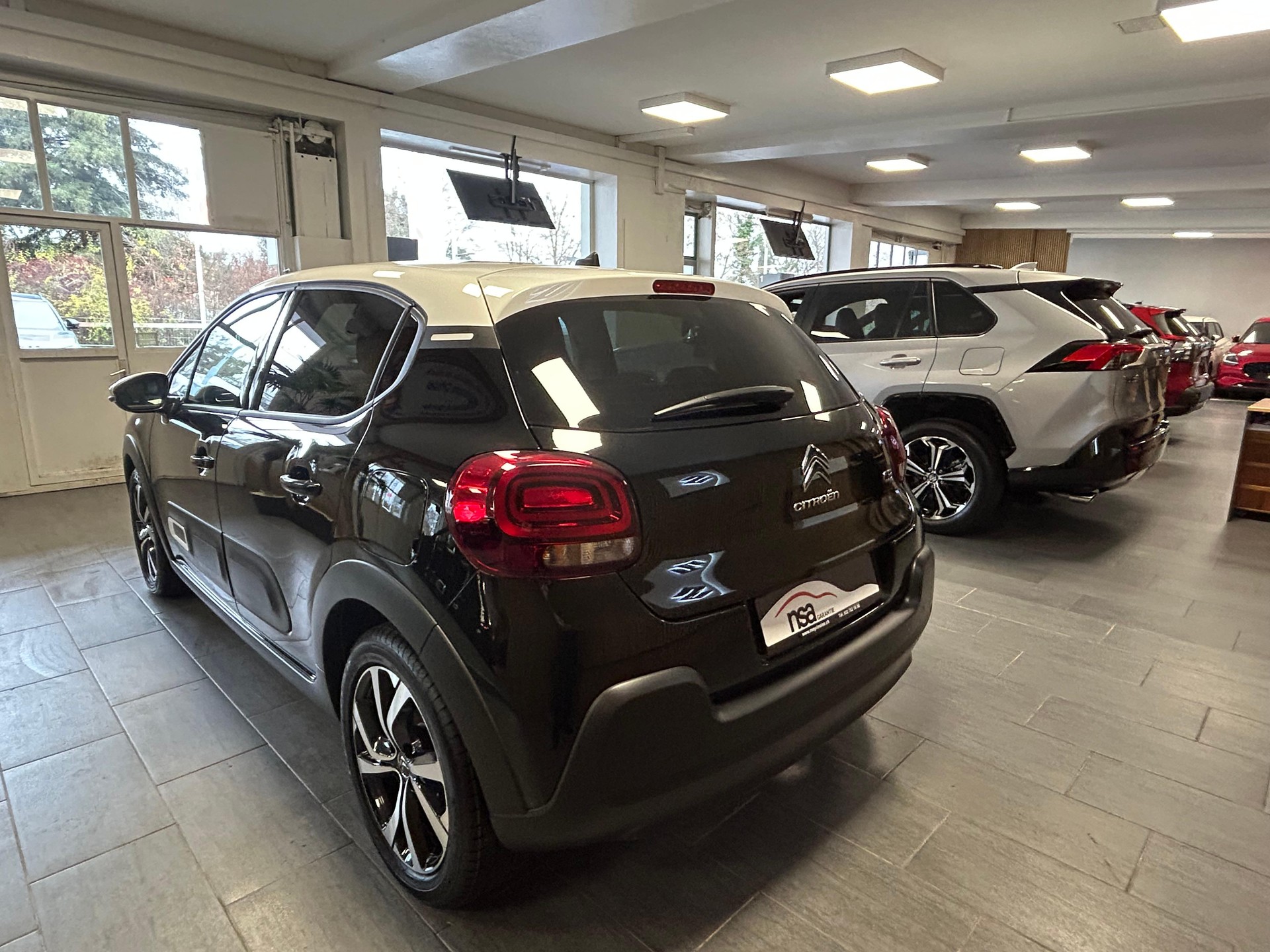CITROEN C3 1.2 PureTech Shine-image-5