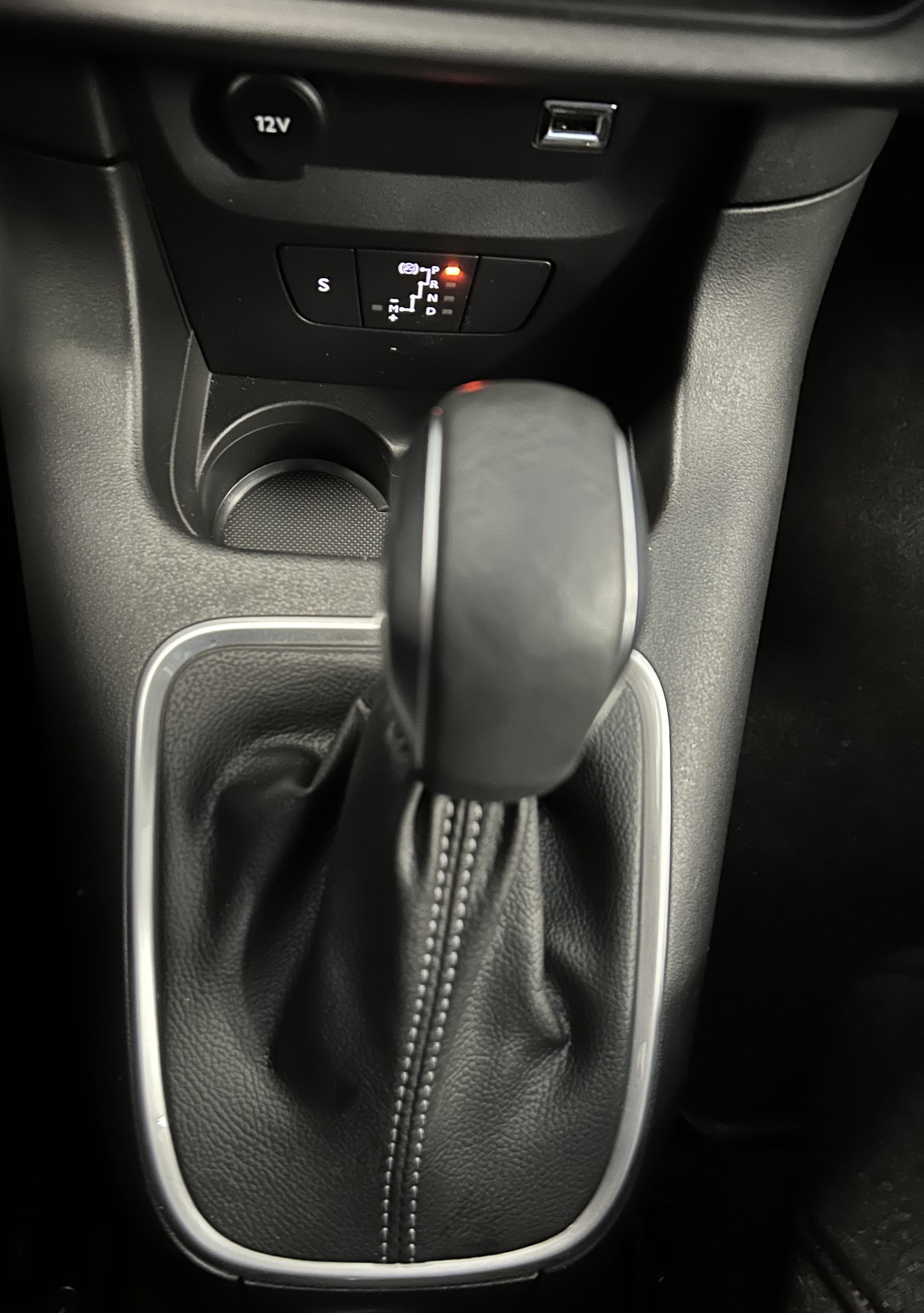 CITROEN C3 1.2 PureTech Shine-image-10