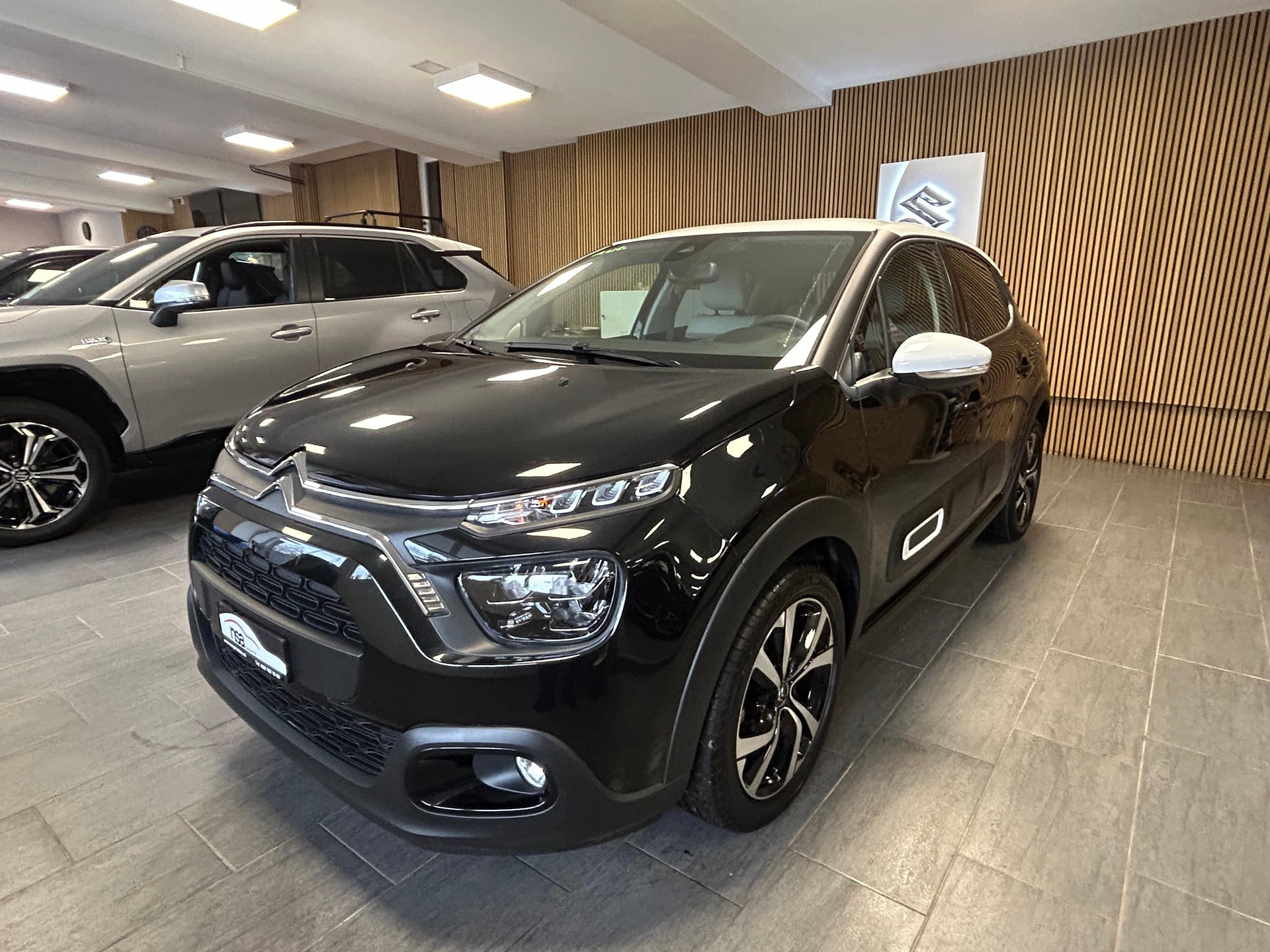 CITROEN C3 1.2 PureTech Shine-image-4