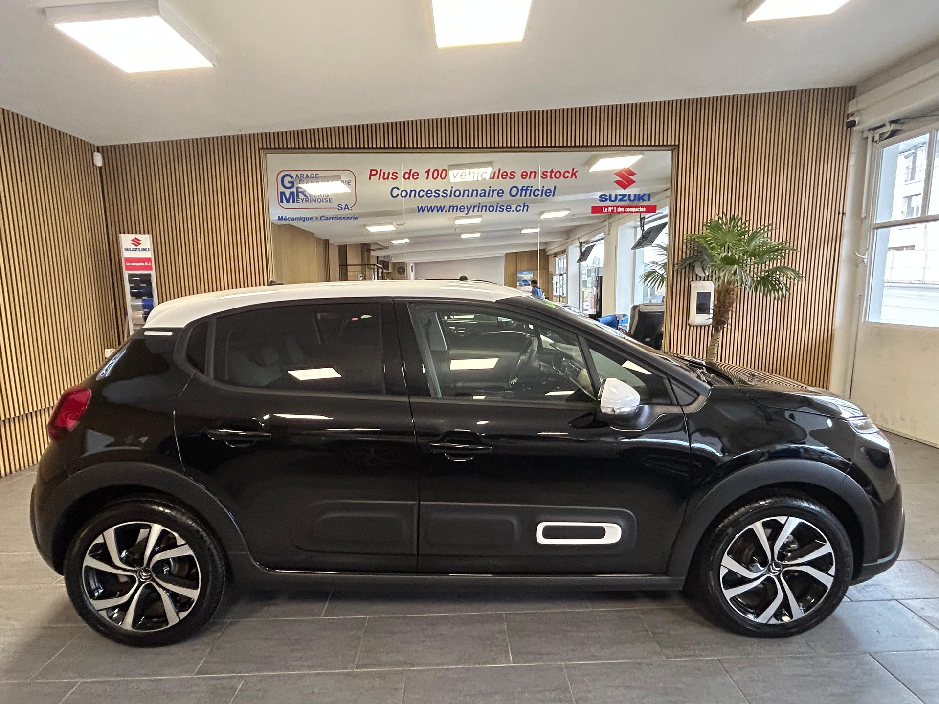 CITROEN C3 1.2 PureTech Shine-image-0
