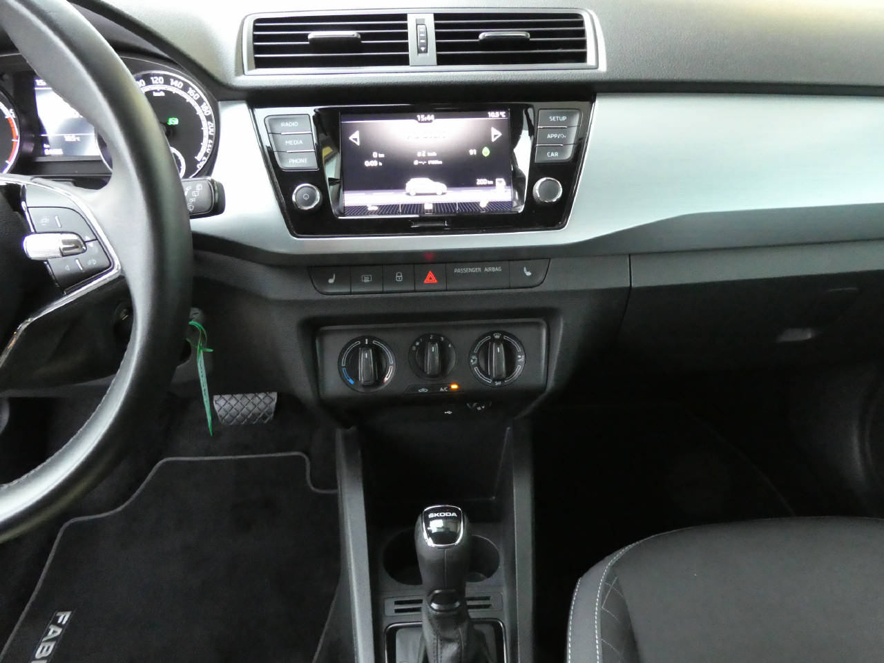 SKODA Fabia 1.0 TSI Ambition DSG-image-12