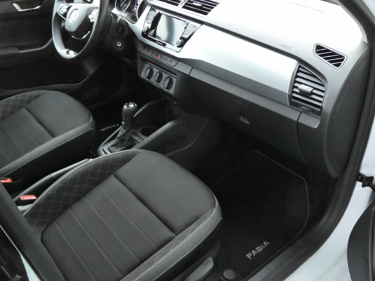 SKODA Fabia 1.0 TSI Ambition DSG-image-9