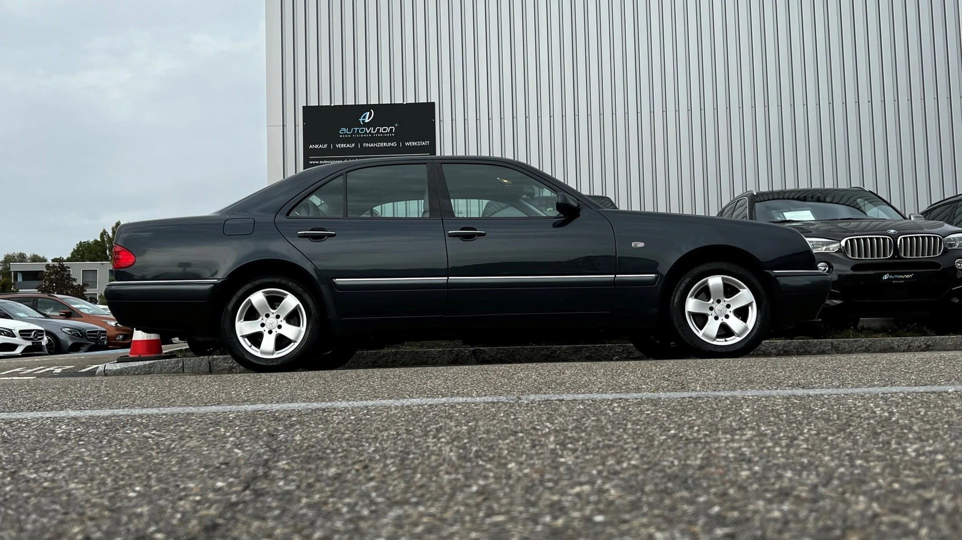 MERCEDES-BENZ E 280 ELÉGANCE 4-MATIC AUTOMATIC l 204 PS-image-2